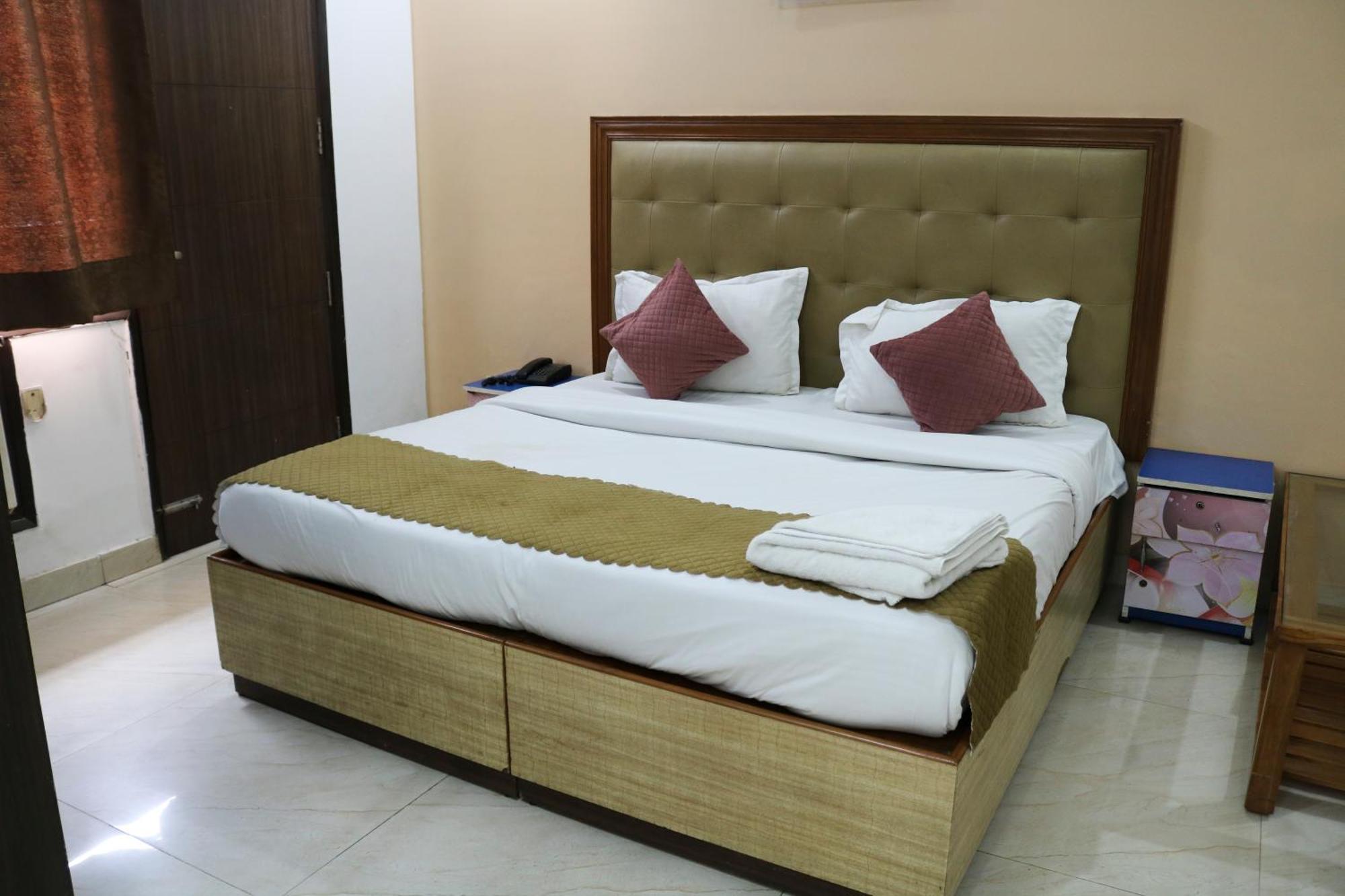 Hotel Vinayak Sector 43