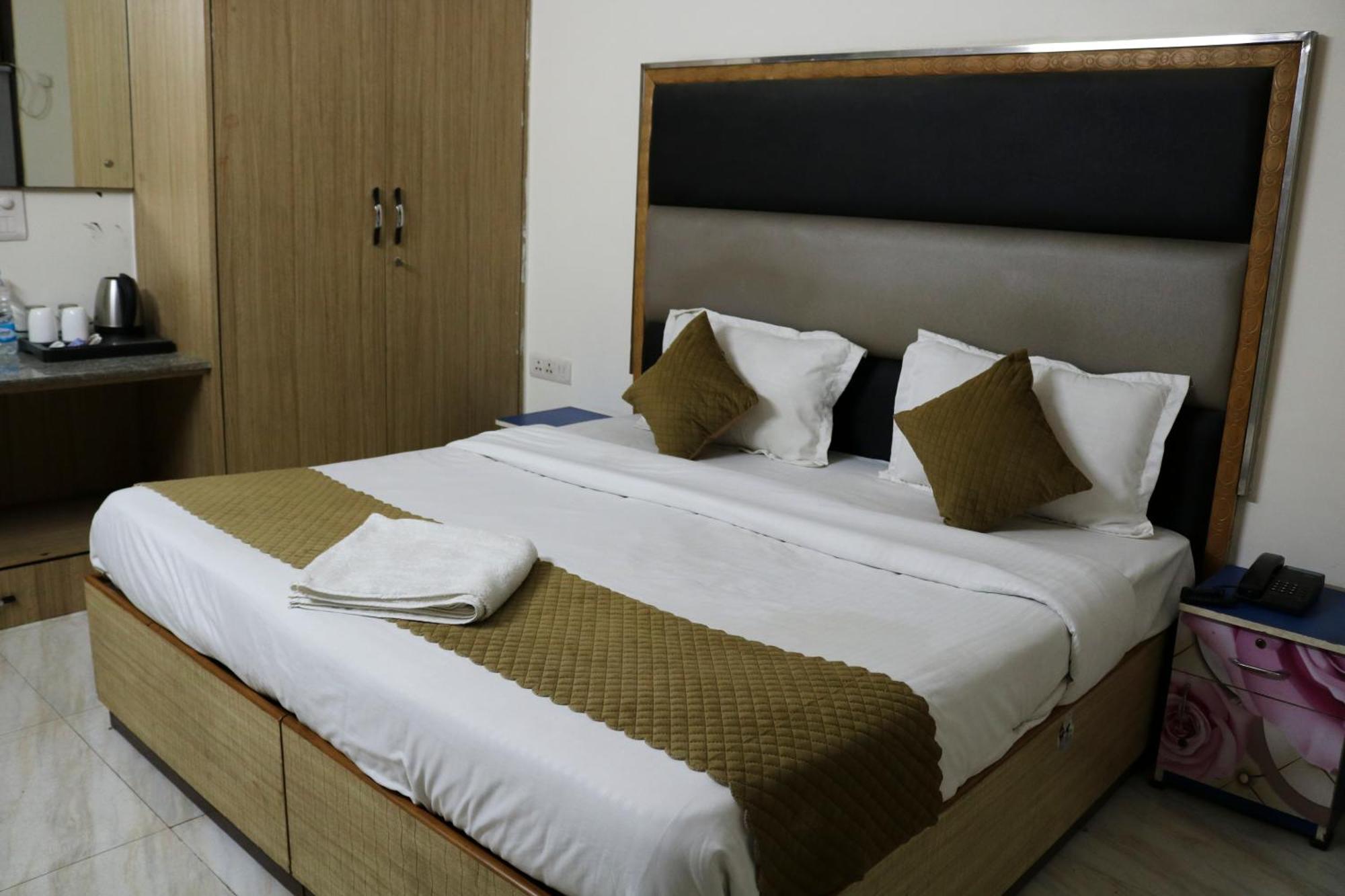 Vinayak Sector 43 Hotel 3*
