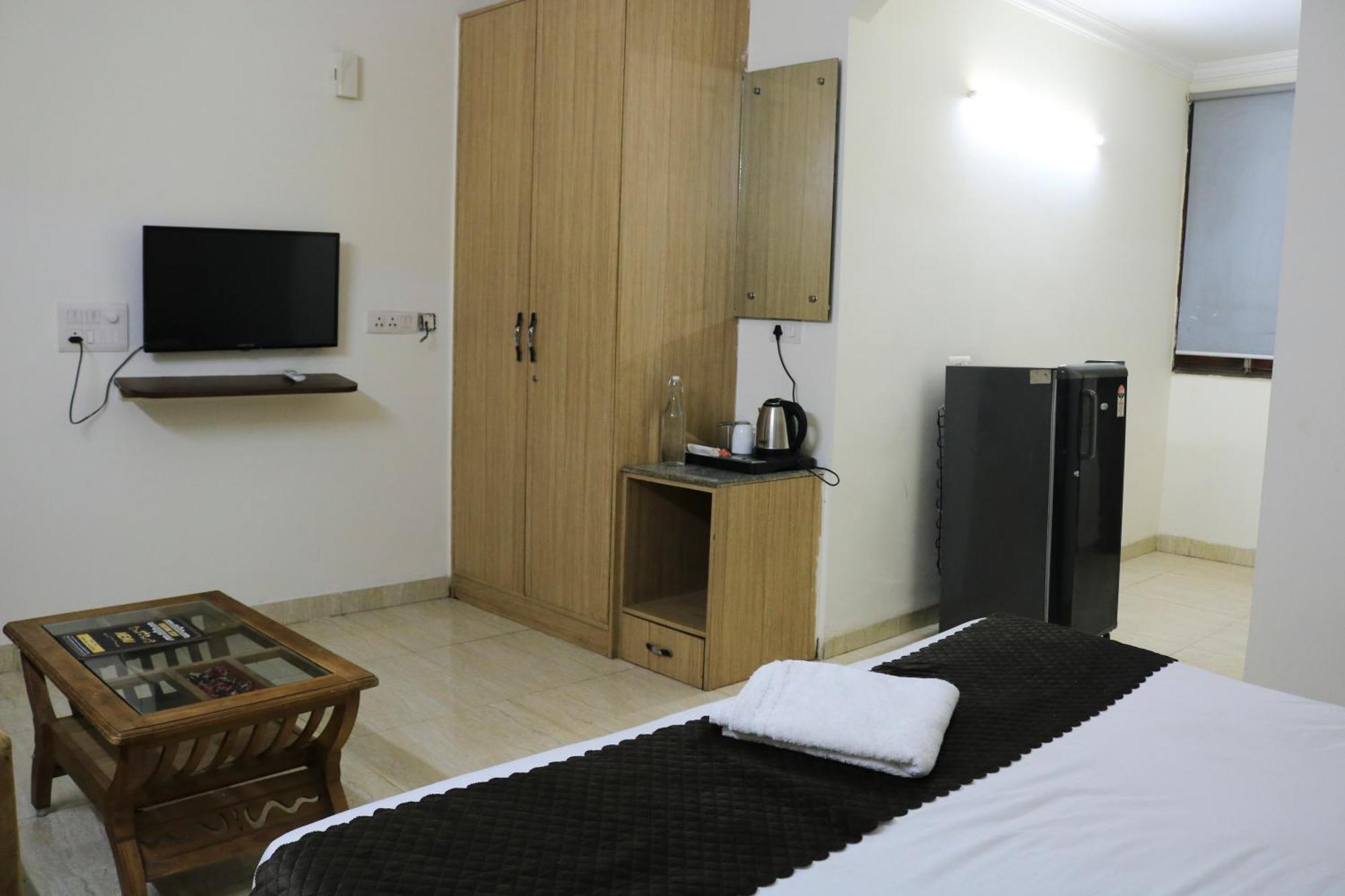 Vinayak Sector 43 Hotel
