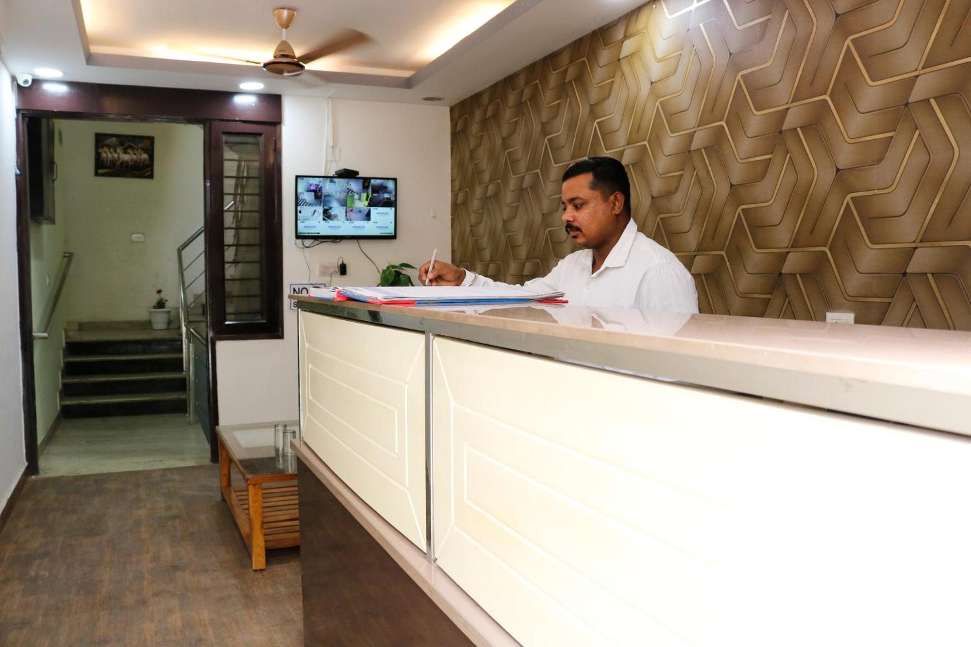 Hotel Vinayak Sector 43