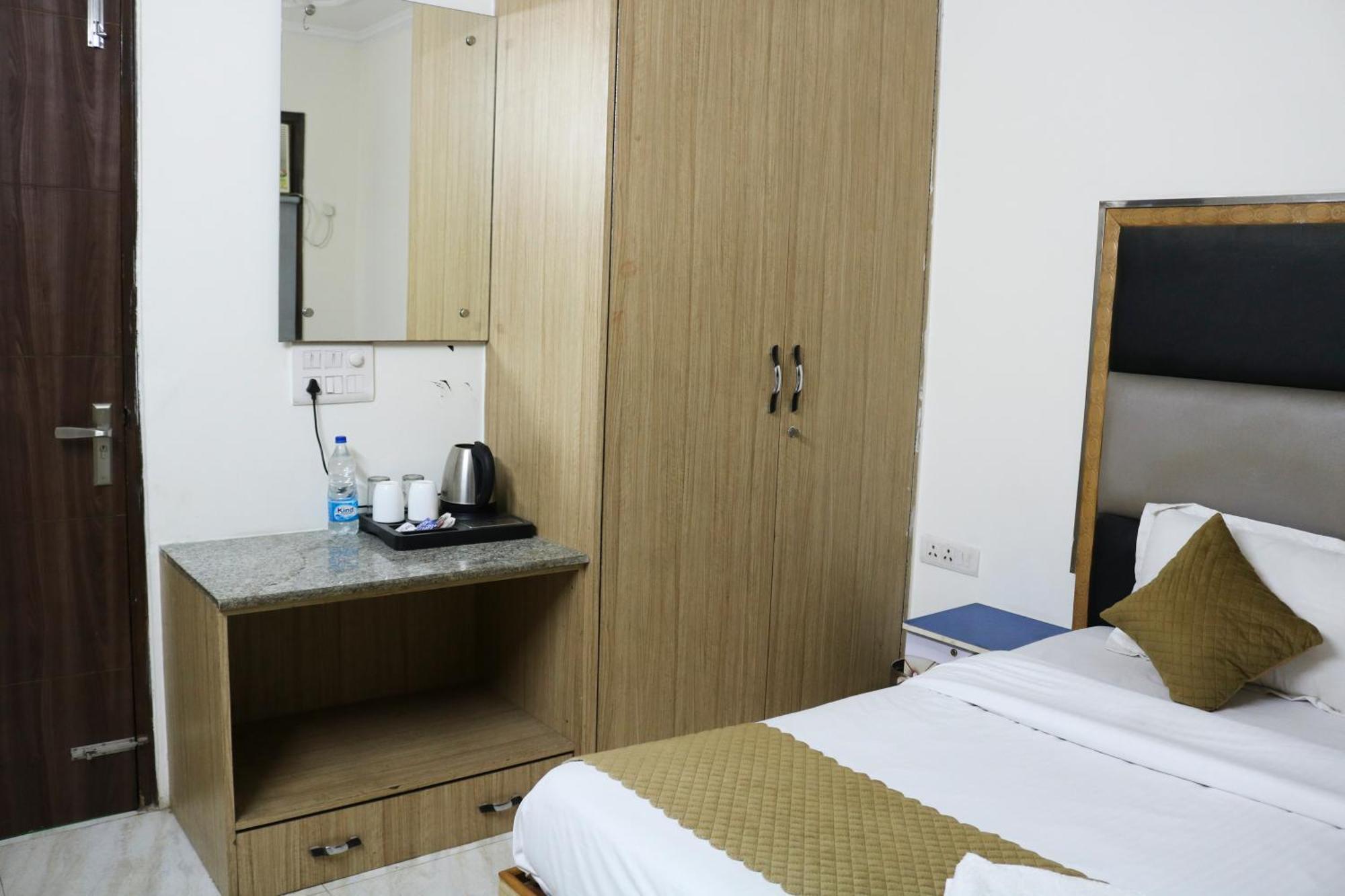 Vinayak Sector 43 Hotel 3*