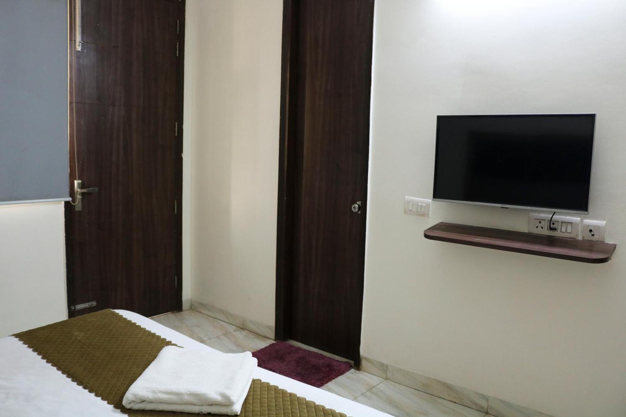 Hotel Vinayak Sector 43
