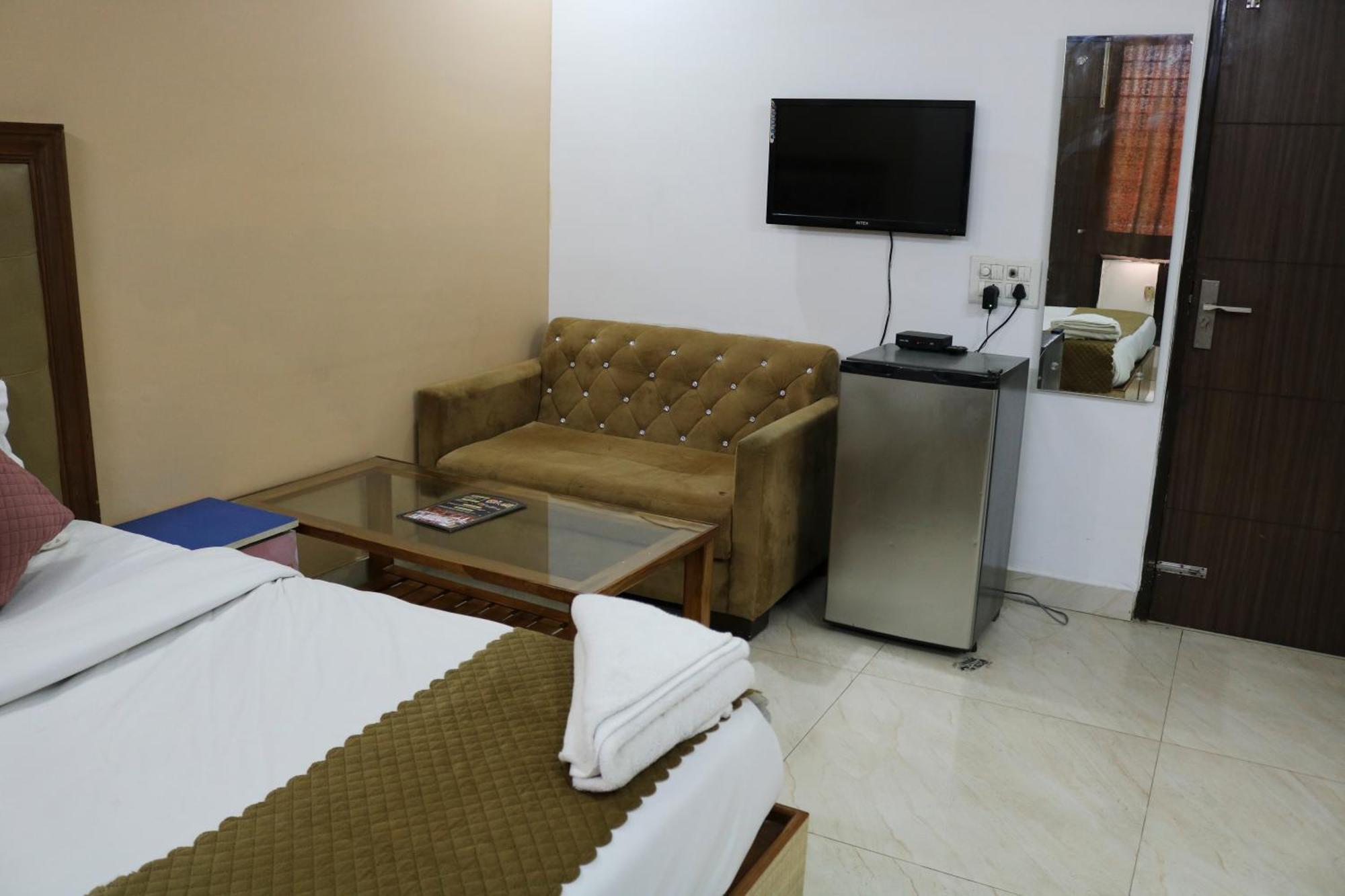 Vinayak Sector 43 Hotel
