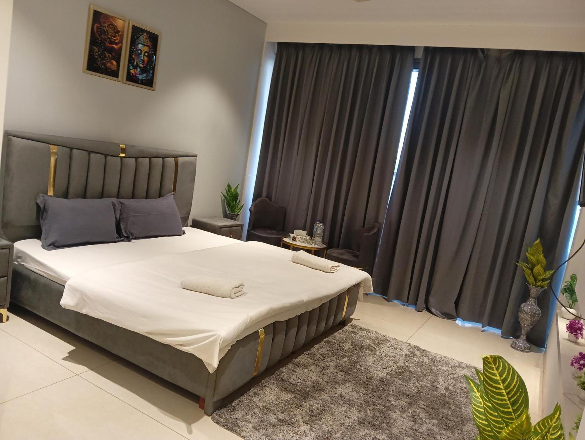 Stylish Street Apartment Gurgaon * Gurgaon