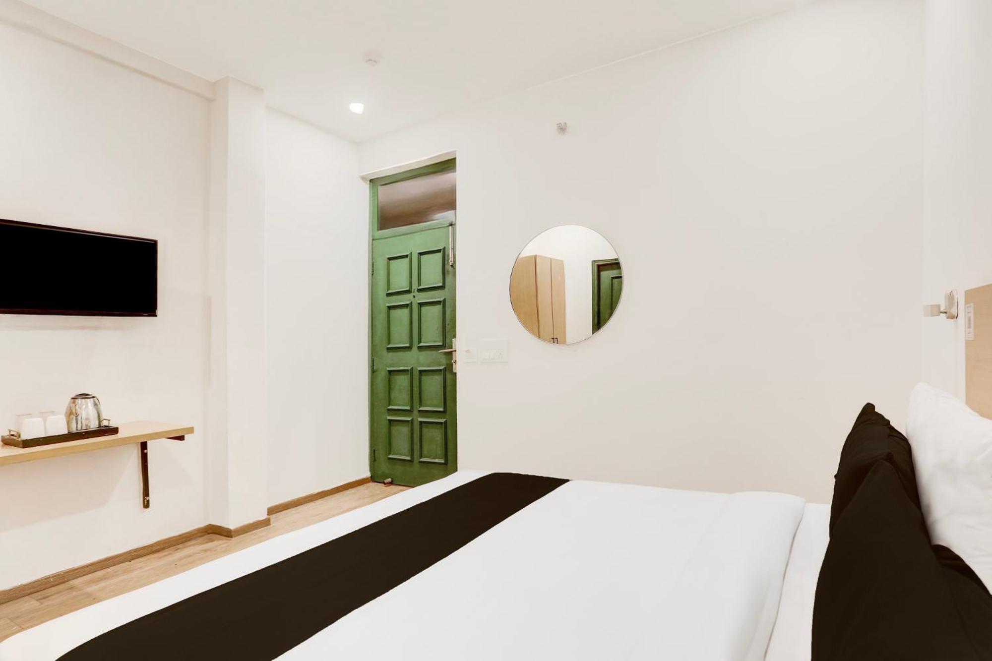 Super Townhouse Sector 64 Near Worldmark Gurugram Formerly Vero Hotel