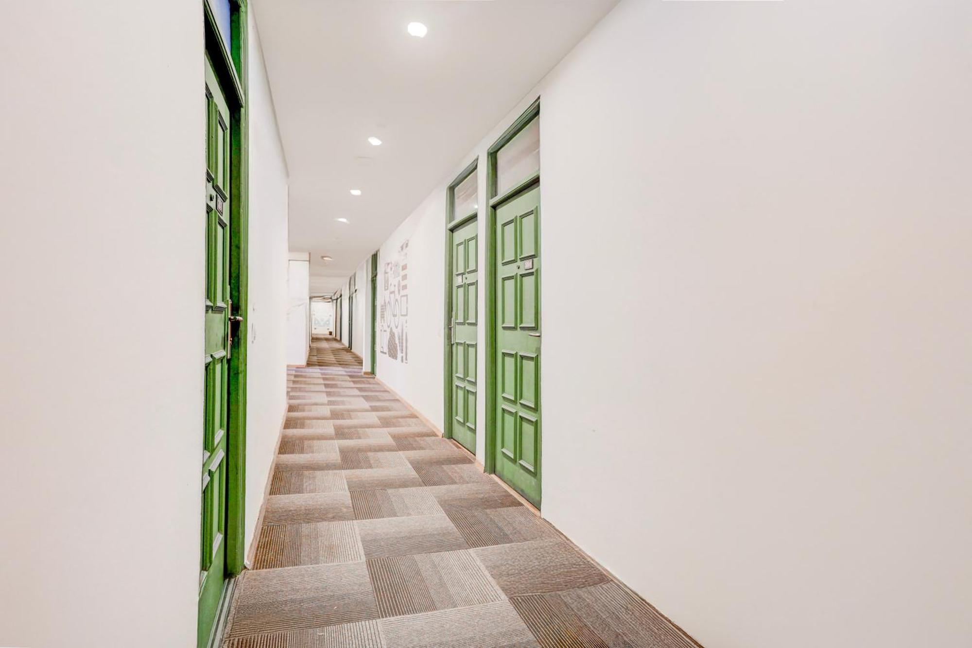 Hotel Super Townhouse Sector 64 Near Worldmark Gurugram Formerly Vero