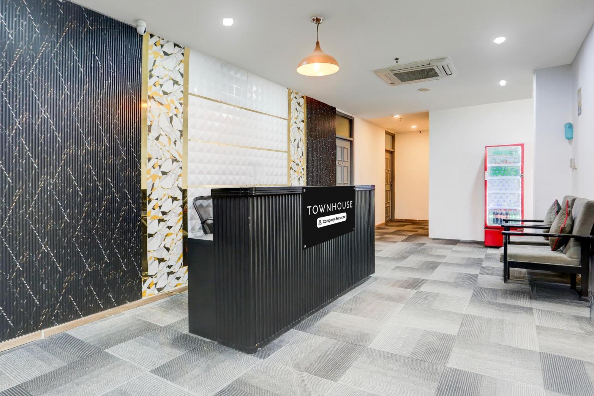 Hotel Super Townhouse Sector 64 Near Worldmark Gurugram Formerly Vero 4*