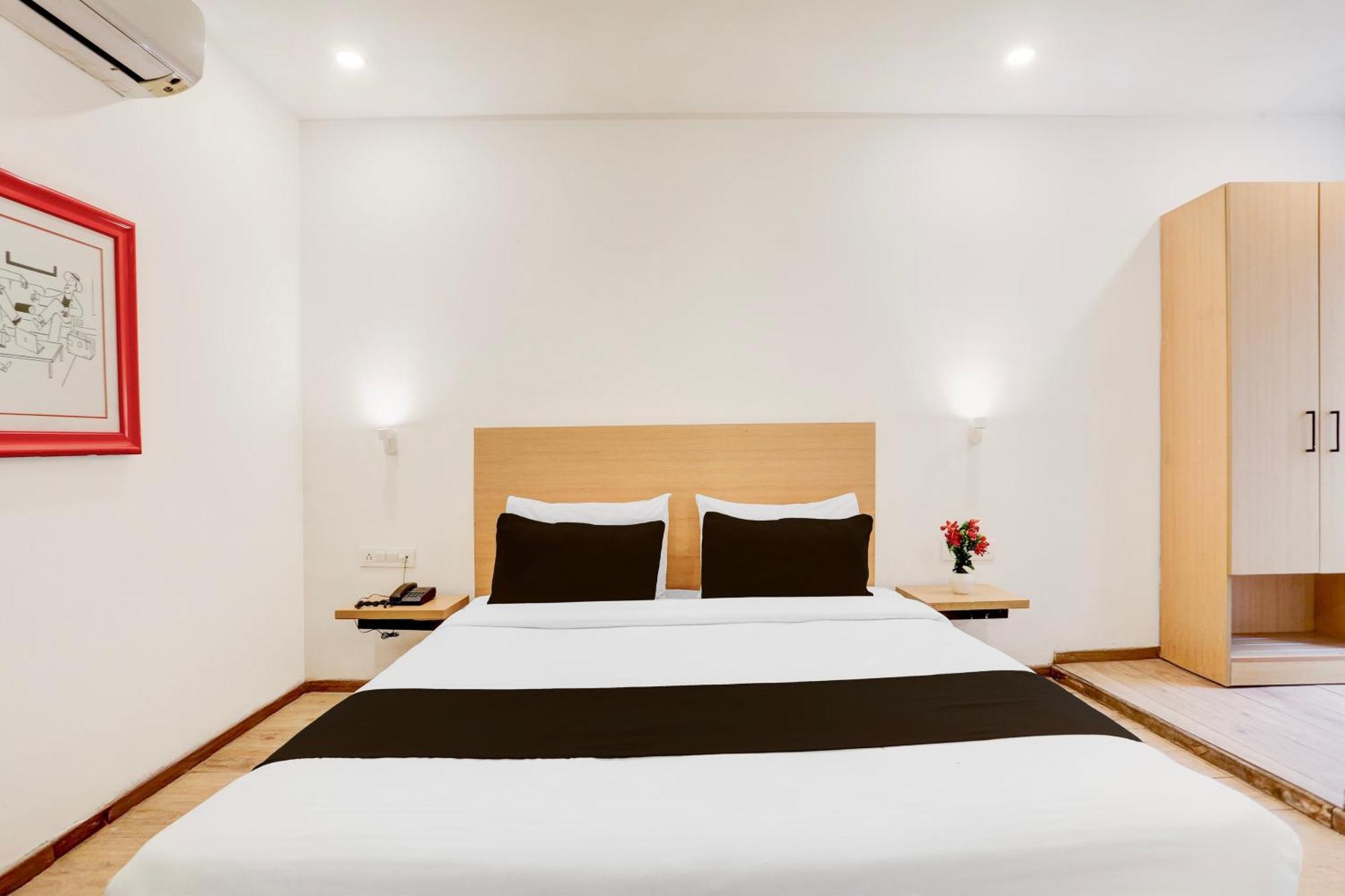 Super Townhouse Sector 64 Near Worldmark Gurugram Formerly Vero 4* Gurgaon