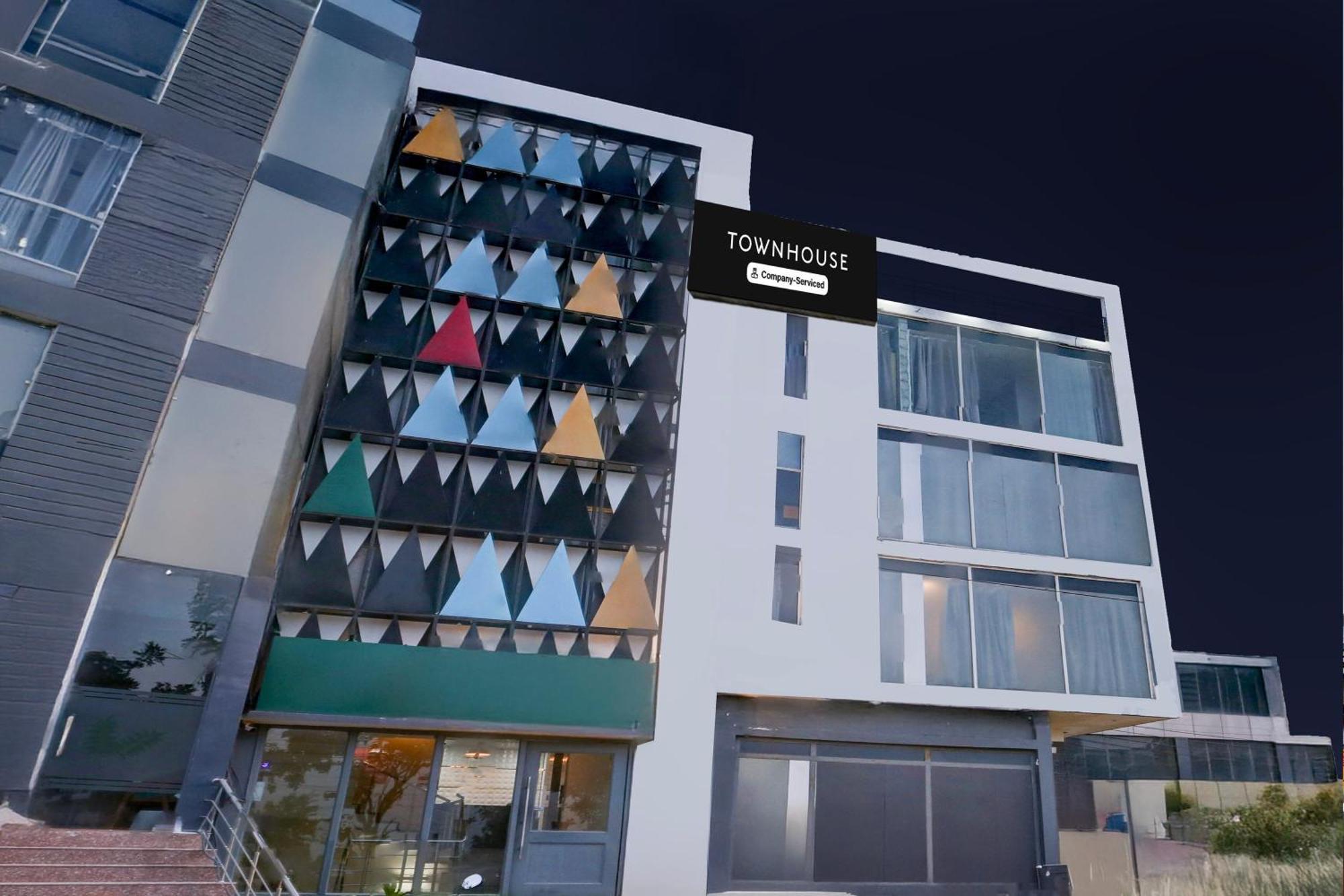 Super Townhouse Sector 64 Near Worldmark Gurugram Formerly Vero