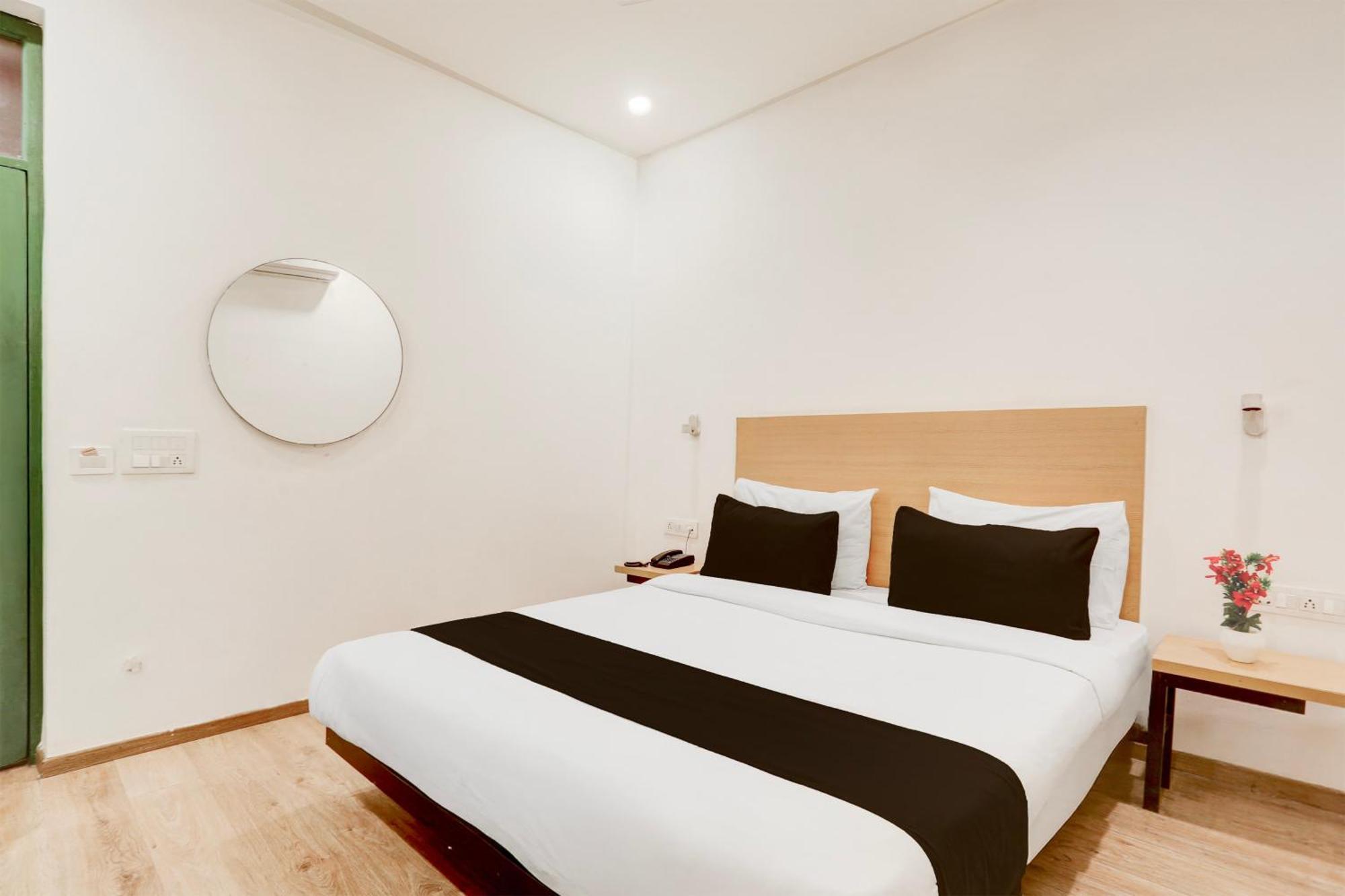 Super Townhouse Sector 64 Near Worldmark Gurugram Formerly Vero 4*