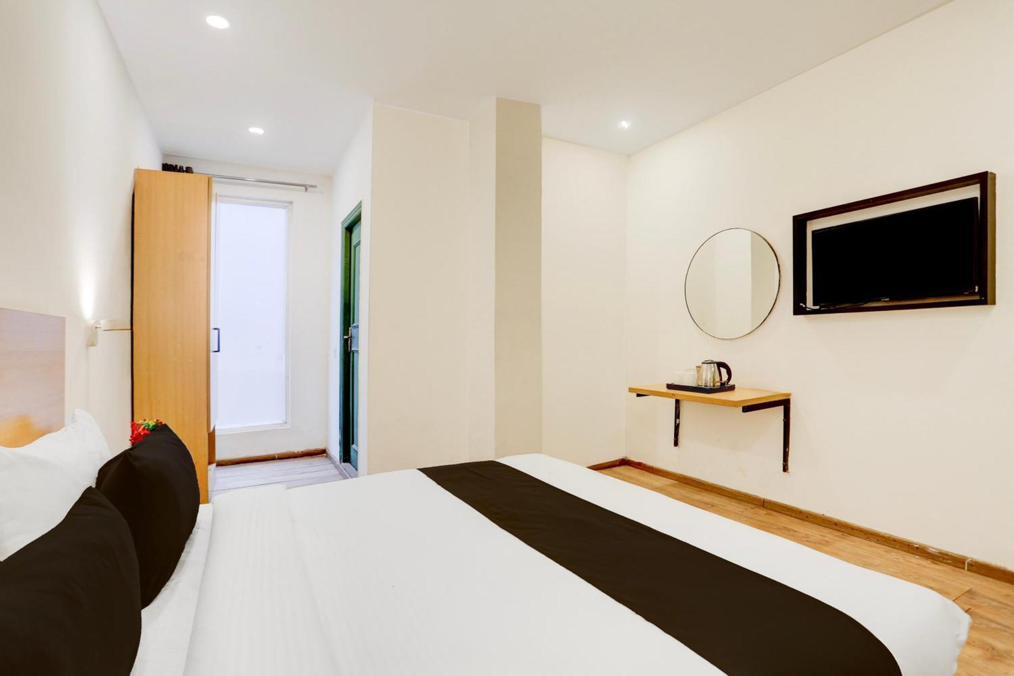 Super Townhouse Sector 64 Near Worldmark Gurugram Formerly Vero Gurgaon