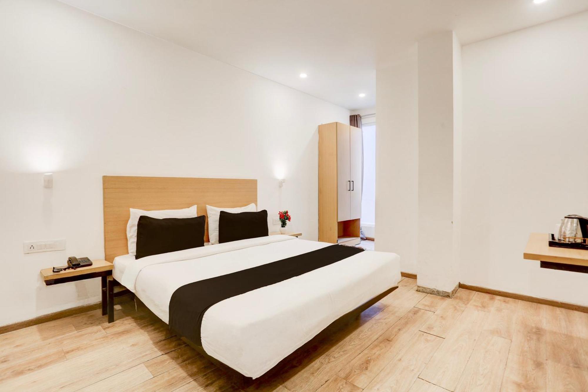 Super Townhouse Sector 64 Near Worldmark Gurugram Formerly Vero