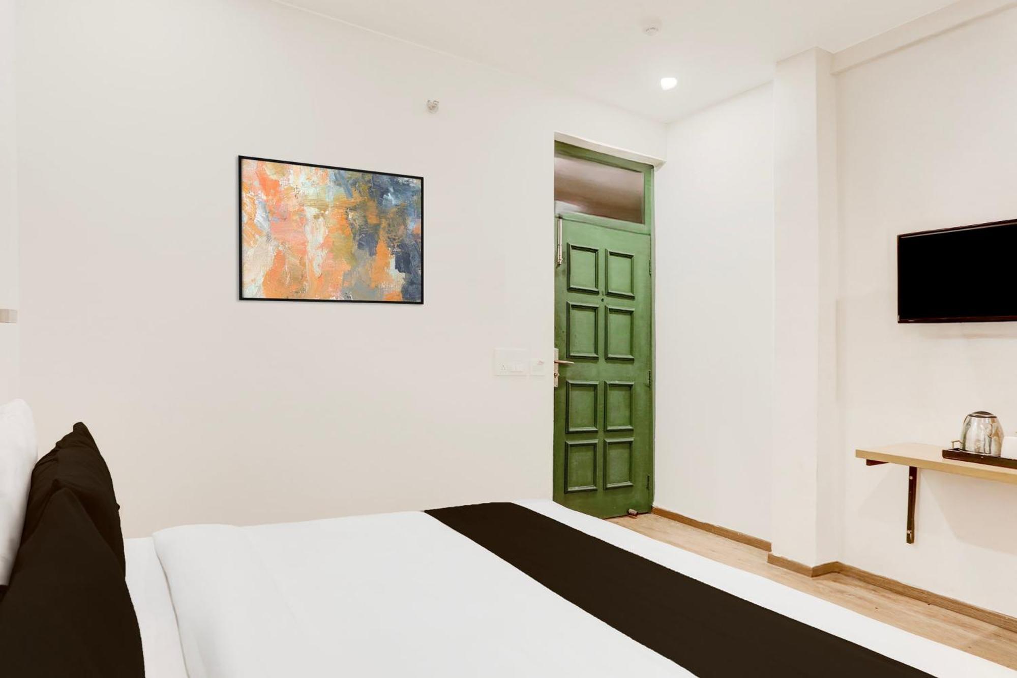 Super Townhouse Sector 64 Near Worldmark Gurugram Formerly Vero Hotel
