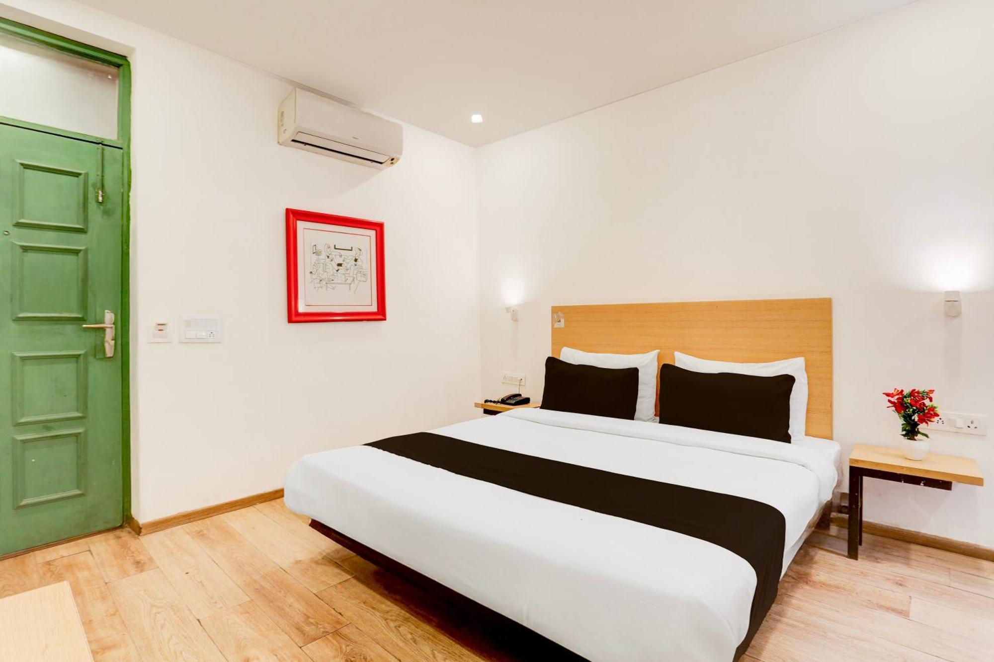 Super Townhouse Sector 64 Near Worldmark Gurugram Formerly Vero Hotel 4*
