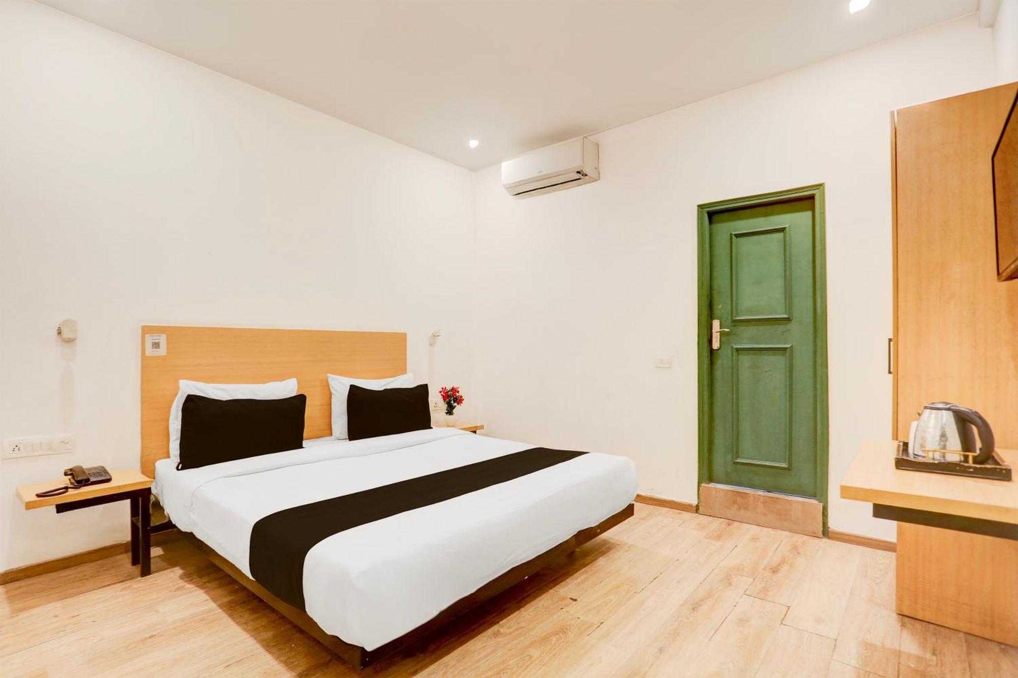 Hotel Super Townhouse Sector 64 Near Worldmark Gurugram Formerly Vero 4*