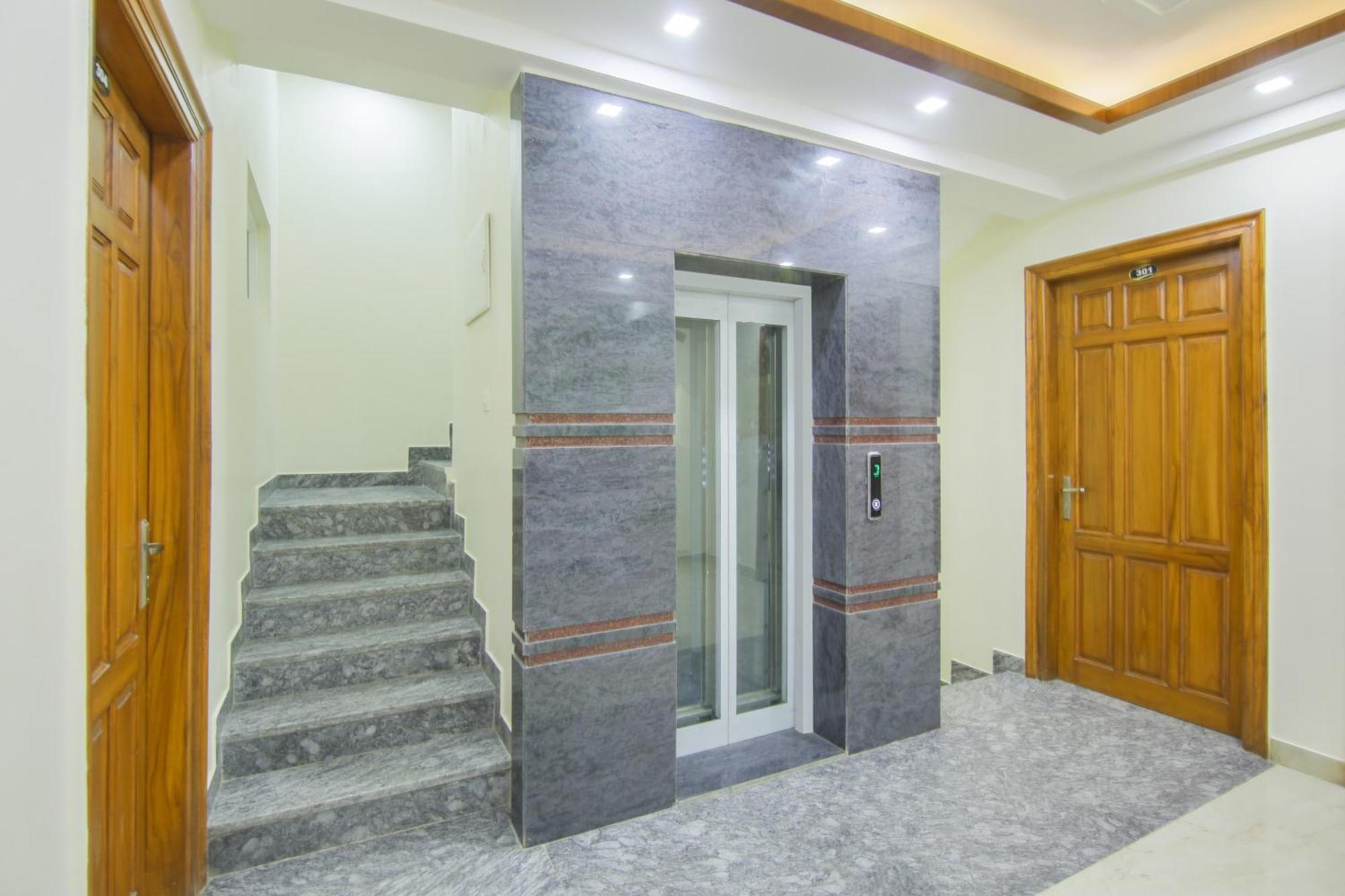 Super Collection O Corporate Near Omaxe Celebration Mall