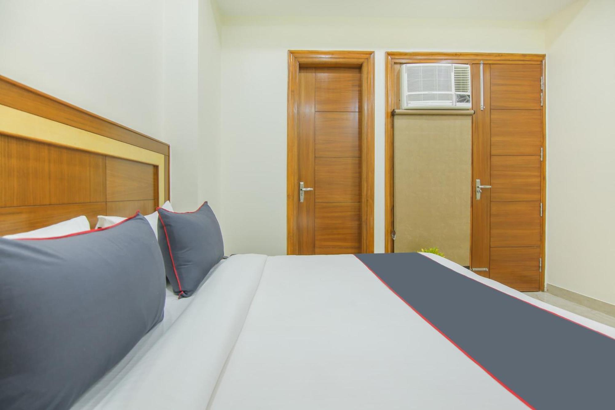 Super Collection O Corporate Near Omaxe Celebration Mall 4* Gurgaon