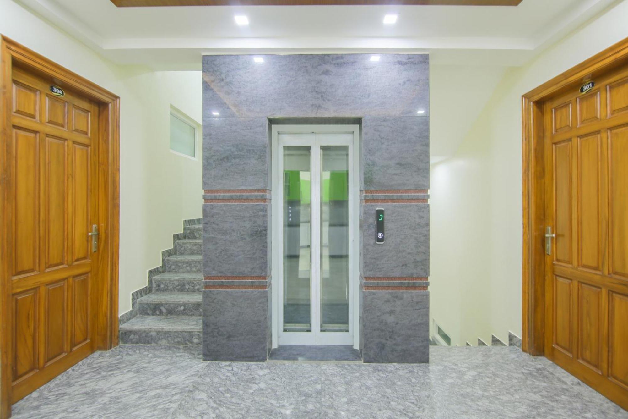 Super Collection O Corporate Near Omaxe Celebration Mall 4* Gurgaon