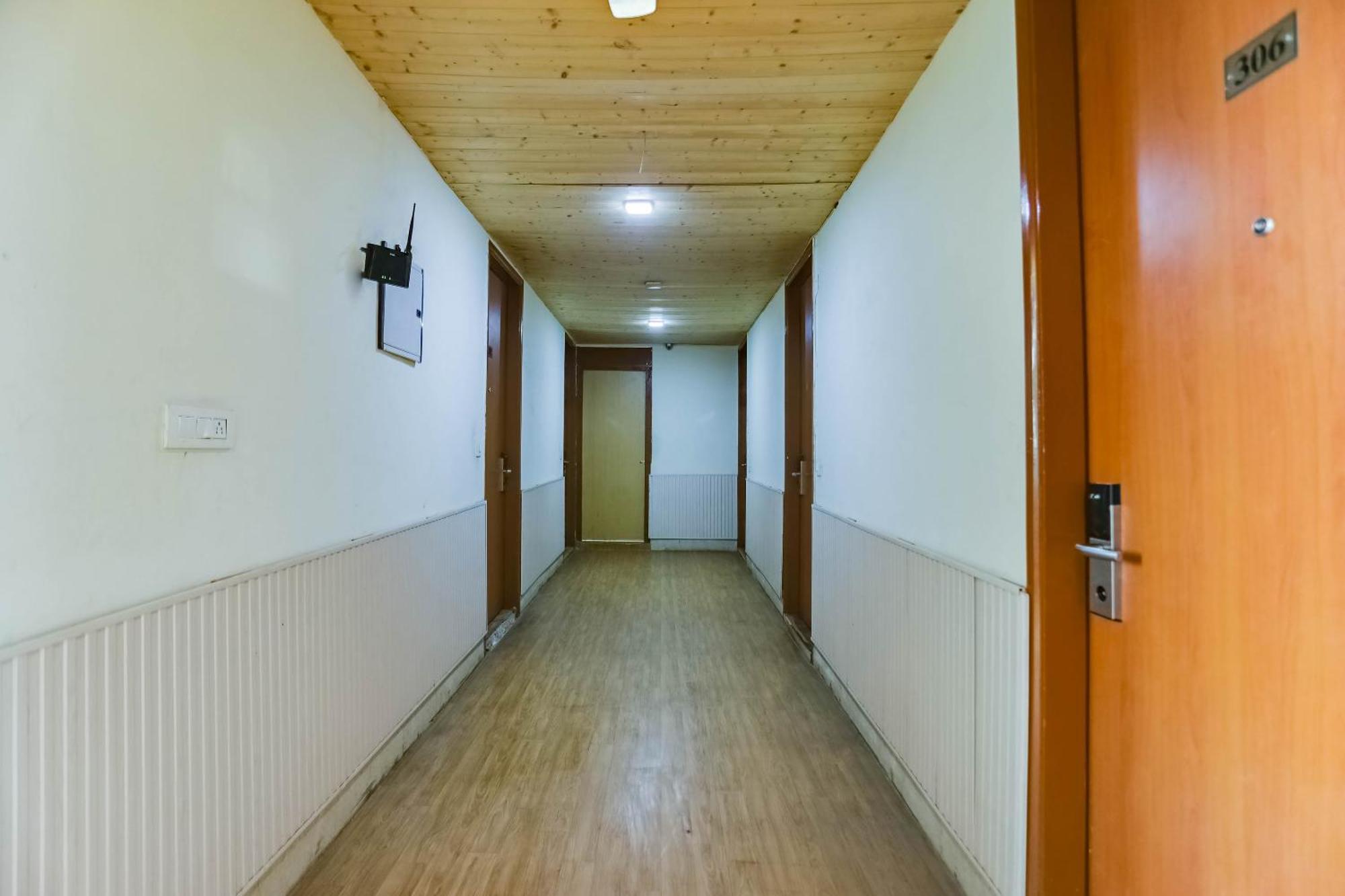 Hotel Collection O Comfort Residency Near Medanta Hospital Near Omaxe Celebration Mall 3*