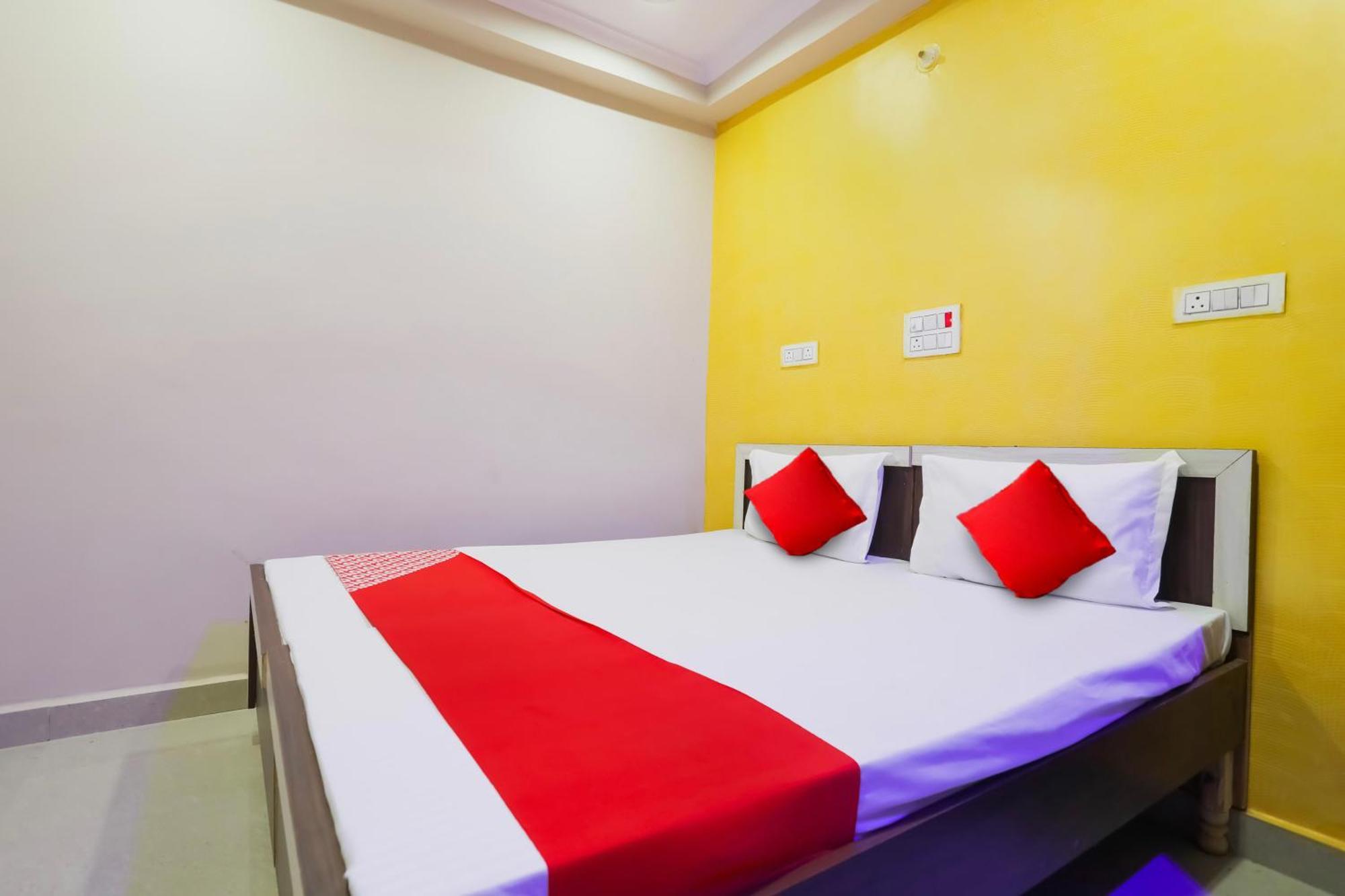 Hotel O The Moody Moon Residency Hotel Gurgaon