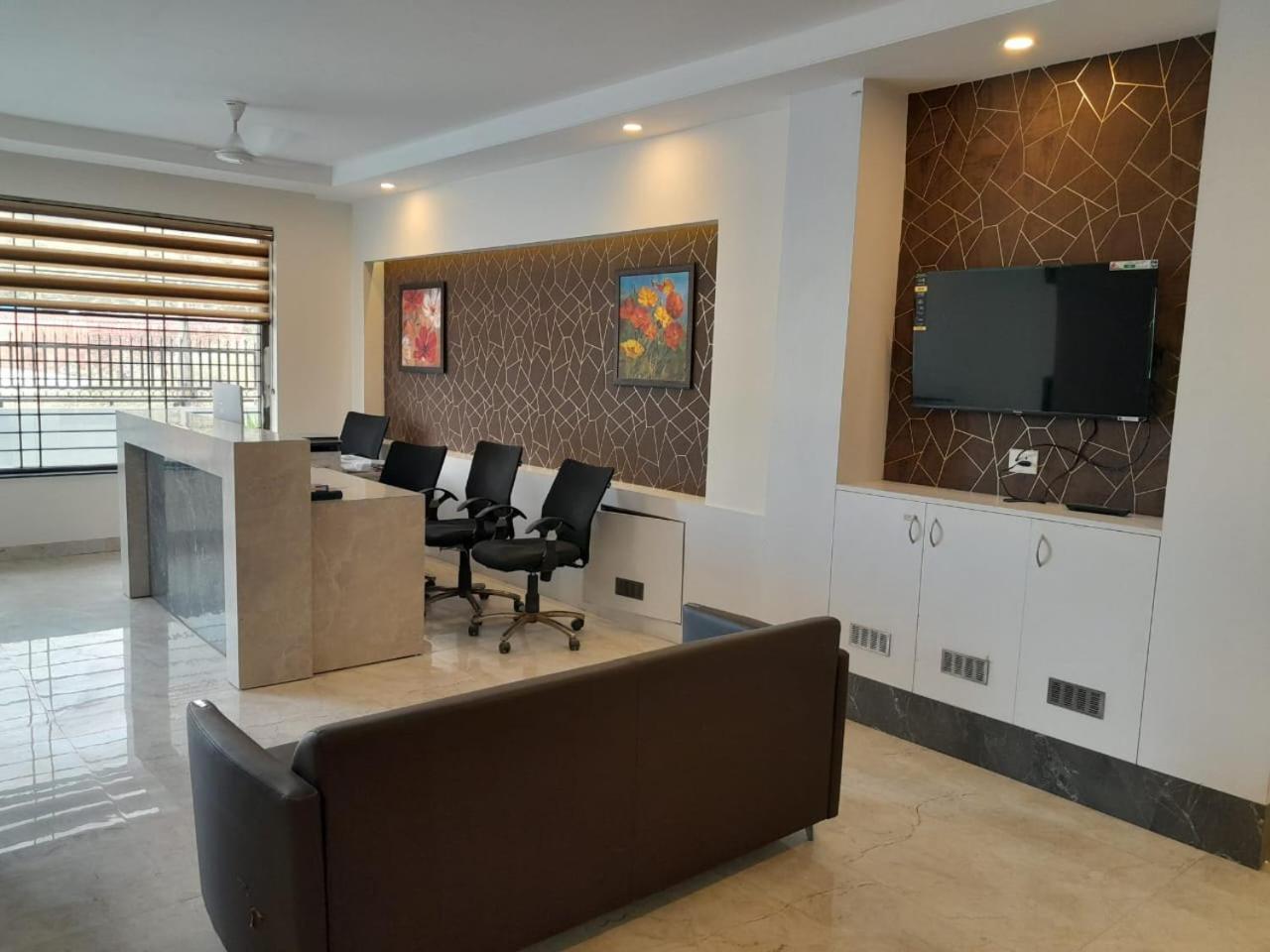 Hotel The Luxem - Behind Ibis Gurugram Gurgaon