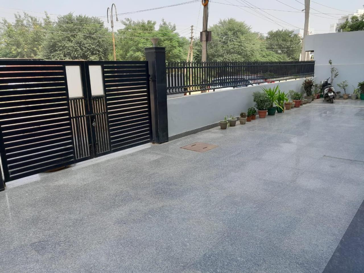 Hotel The Luxem - Behind Ibis Gurugram