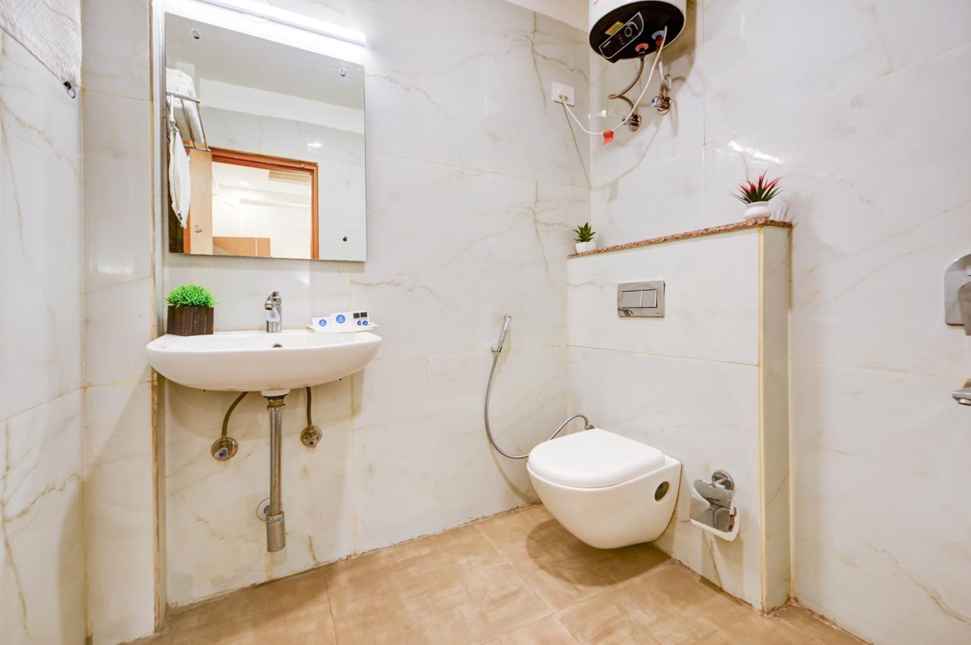 Aamantran Residency Hotel, Sohna Road, Sector 49, Gurugram 3*