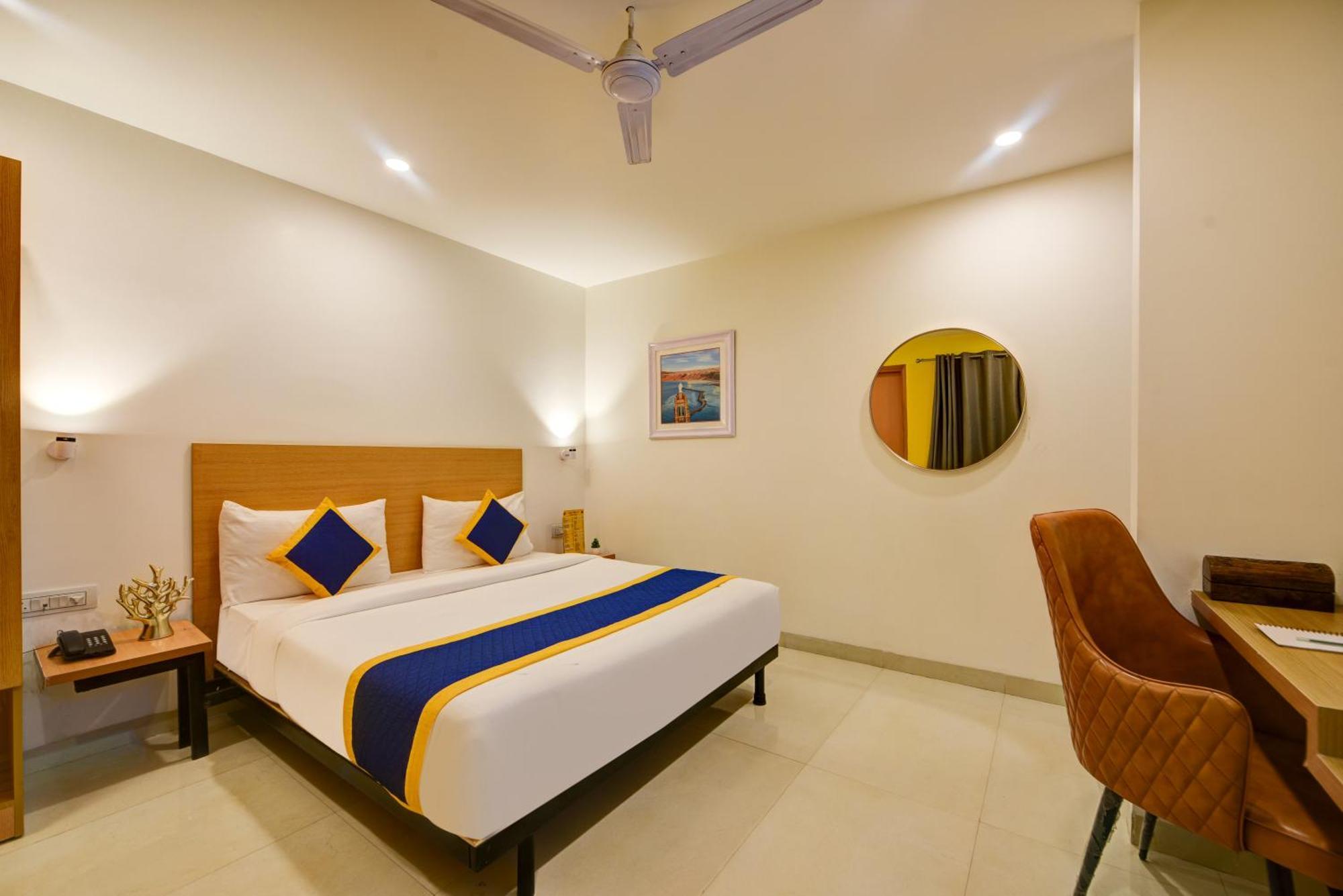 Hotel Aamantran Residency Hotel, Sohna Road, Sector 49, Gurugram 3*