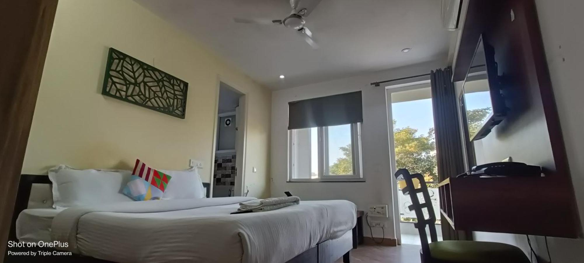 Nuab House - Near Fortis, Max, Medanta, Paras Hospitals And Huda Metro * Gurgaon