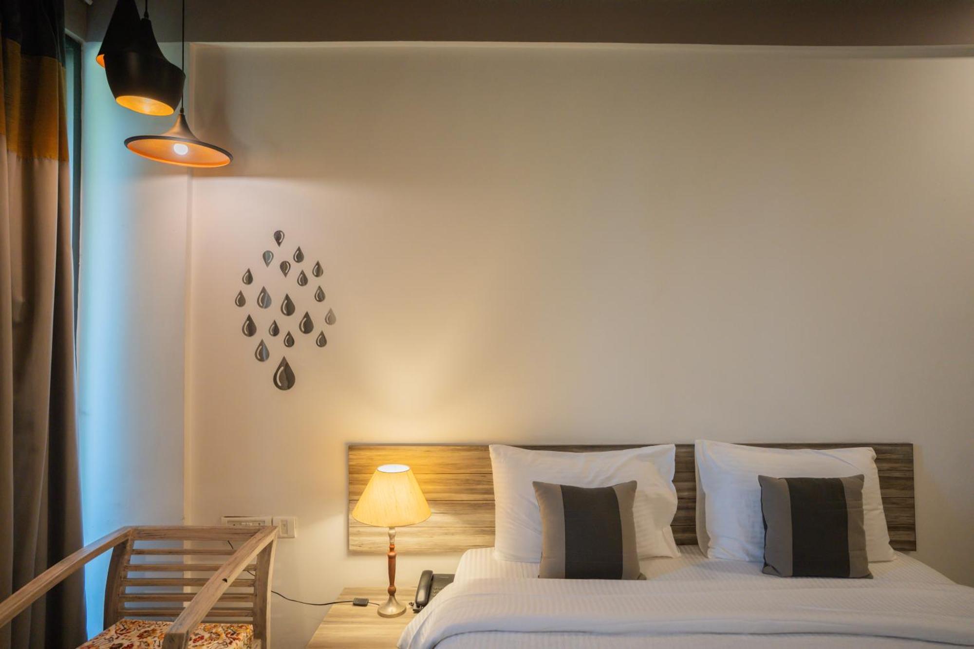 Guest house Ahuja Residency Parklane 3*
