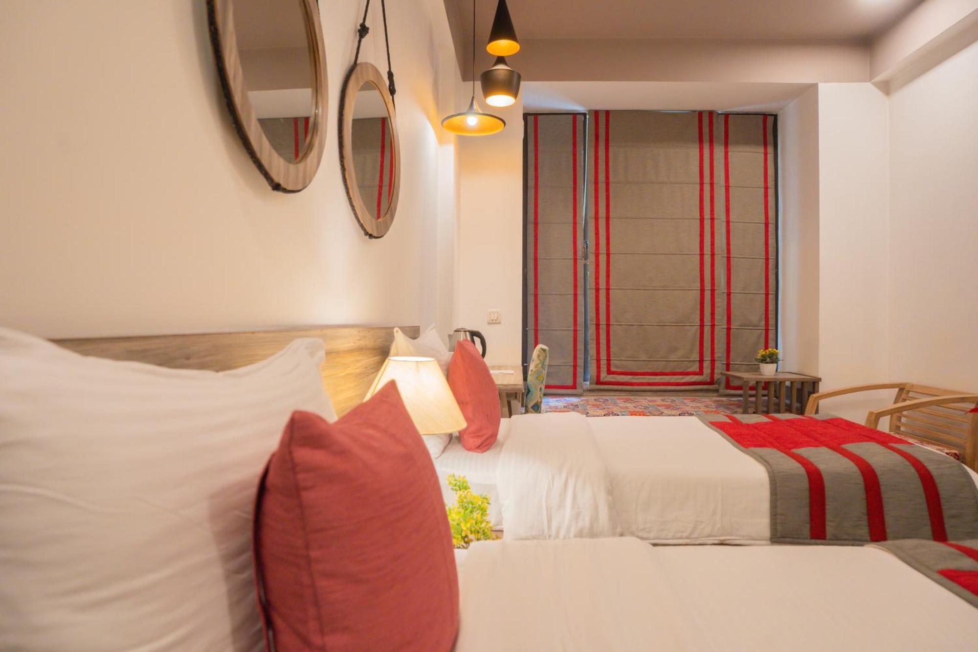 Ahuja Residency Parklane Guest house Gurgaon