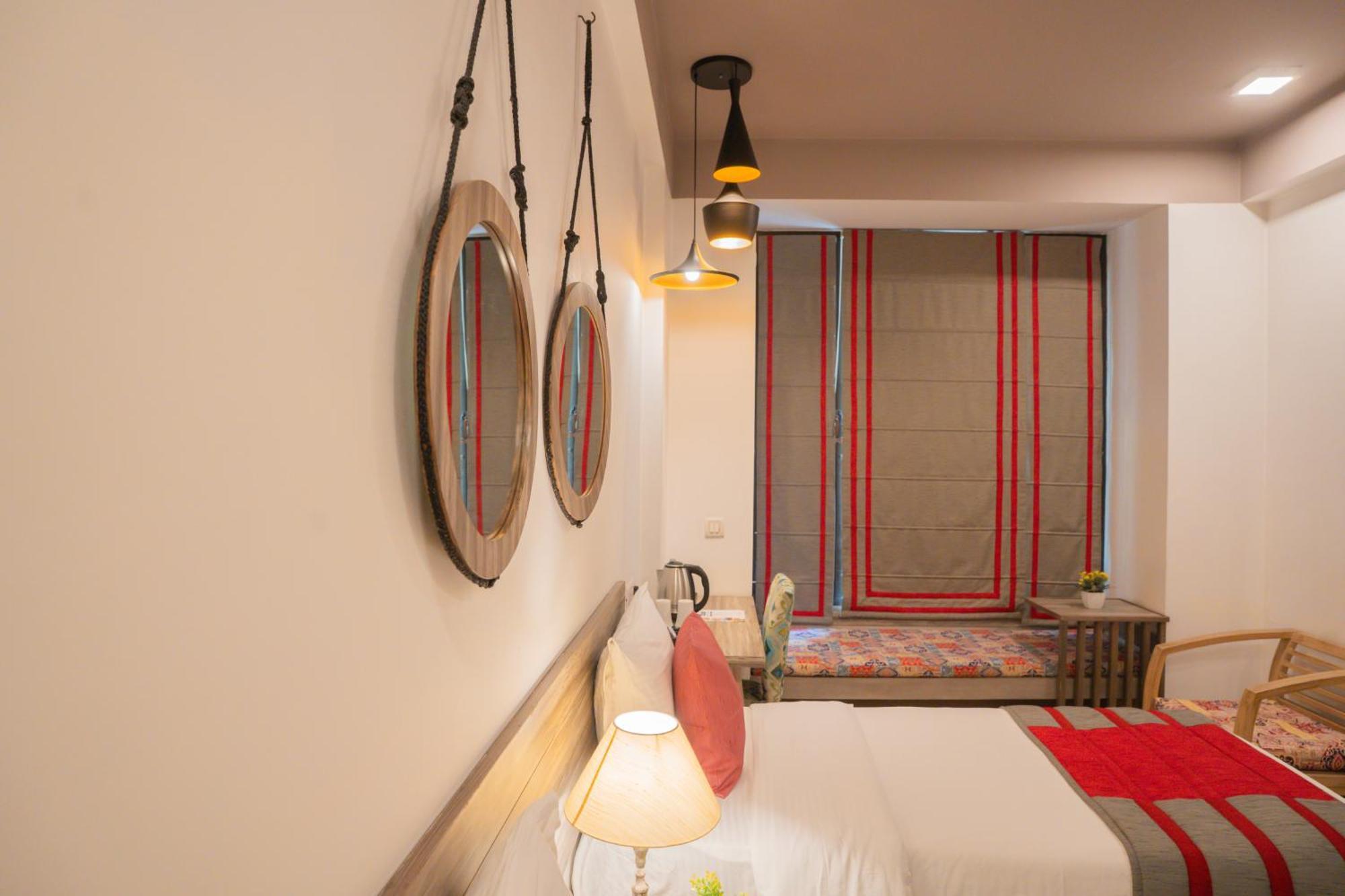 Guest house Ahuja Residency Parklane Gurgaon
