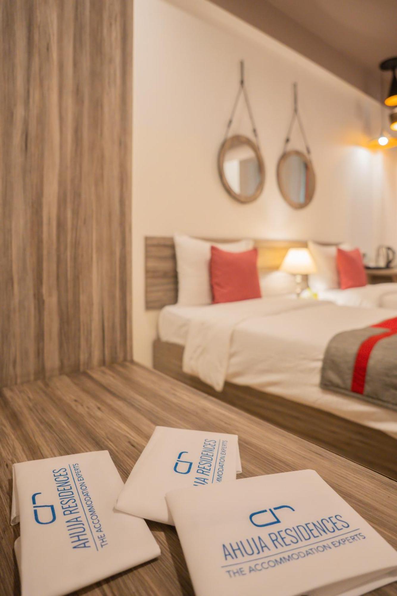 Guest house Ahuja Residency Parklane Gurgaon