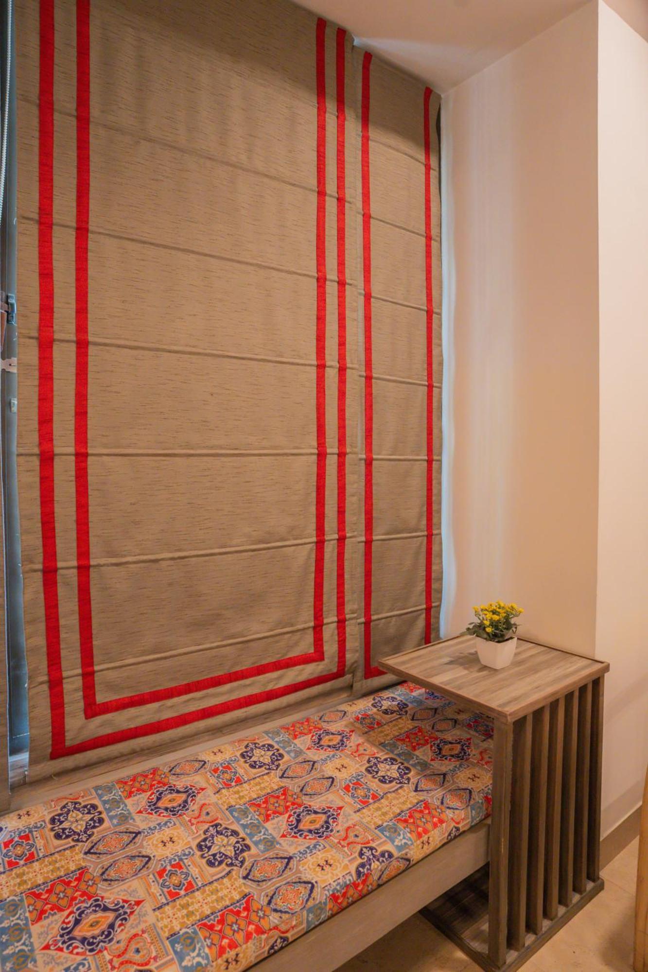 Guest house Ahuja Residency Parklane Gurgaon