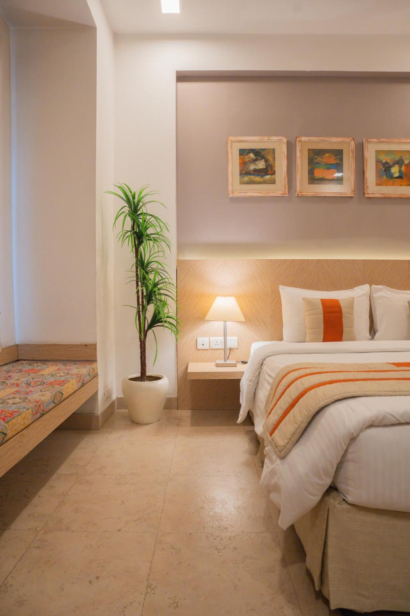 Guest house Ahuja Residency Parklane 3*