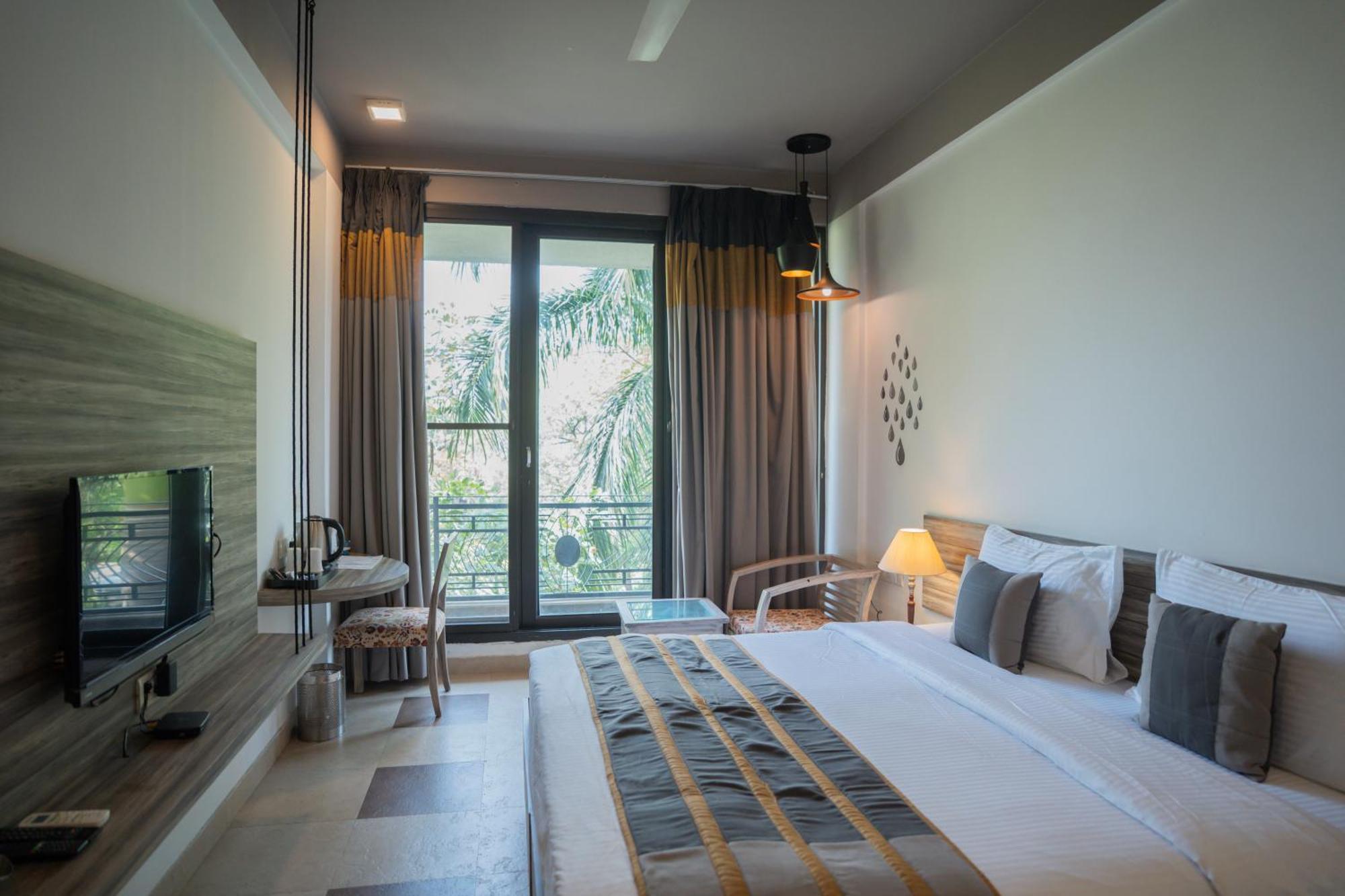 Ahuja Residency Parklane Guest house Gurgaon