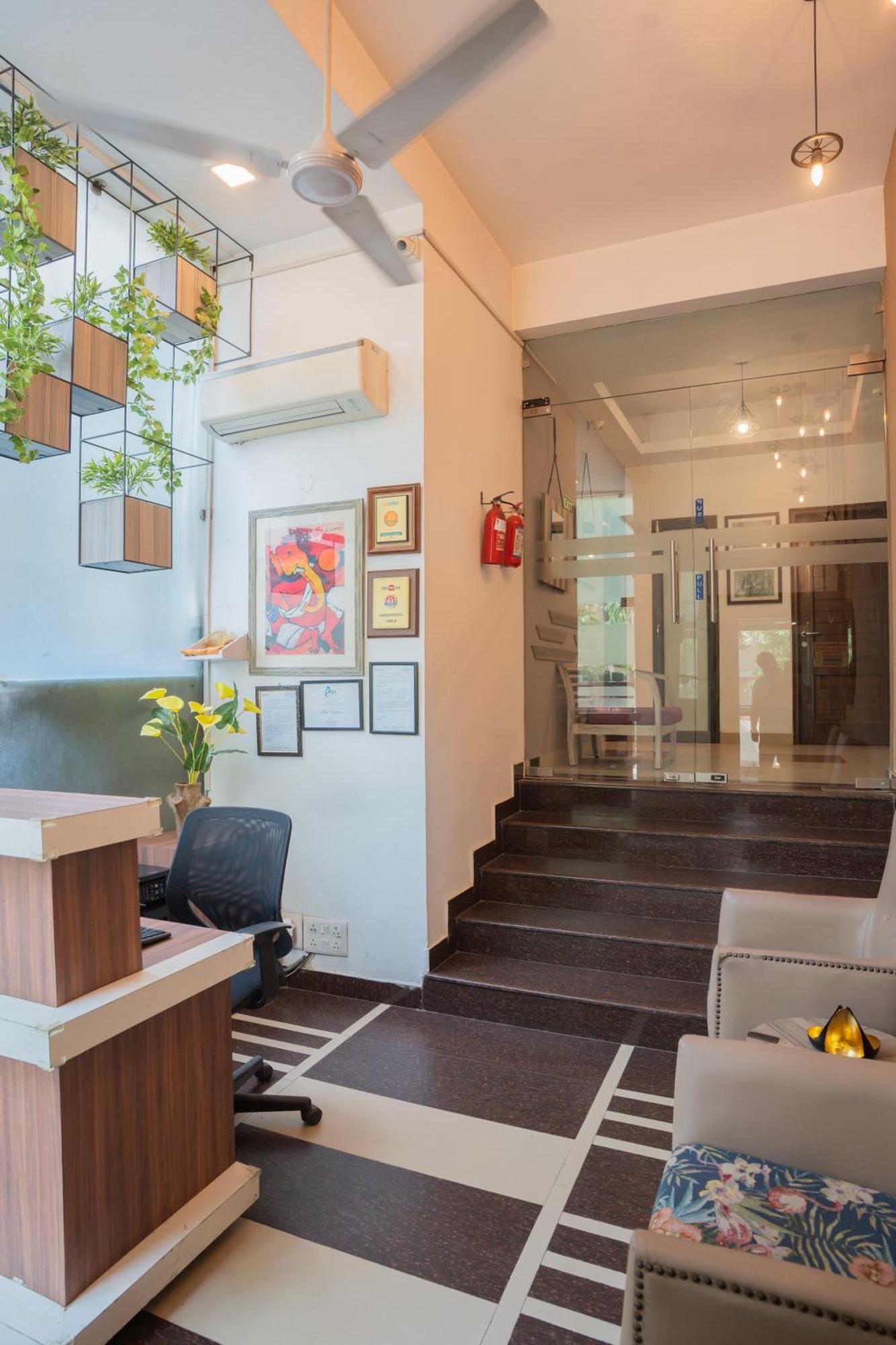 Guest house Ahuja Residency Parklane