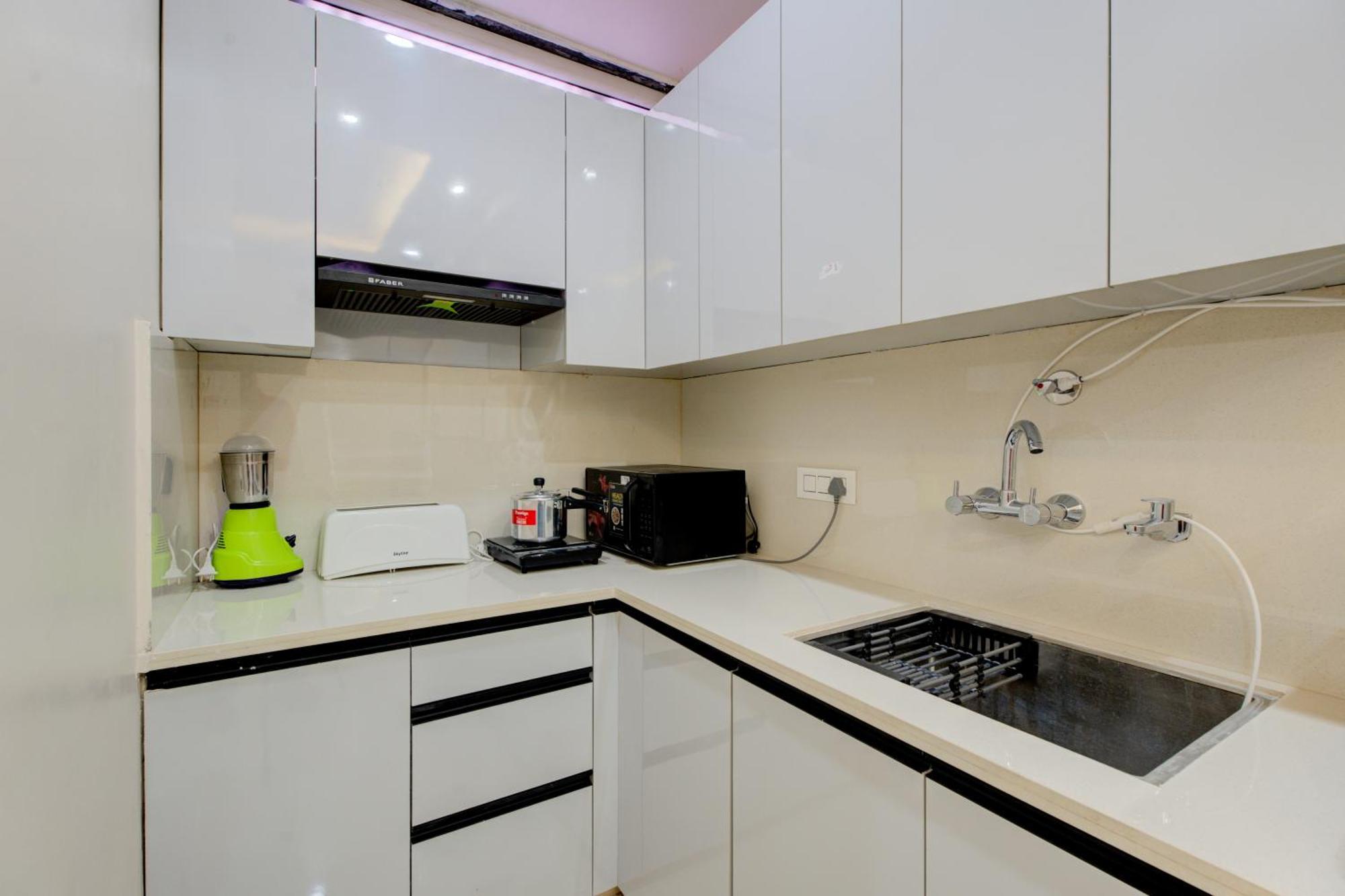 The Lodgers 1 Bhk Serviced Near Artemis Hospital Sector 52 Apartment *