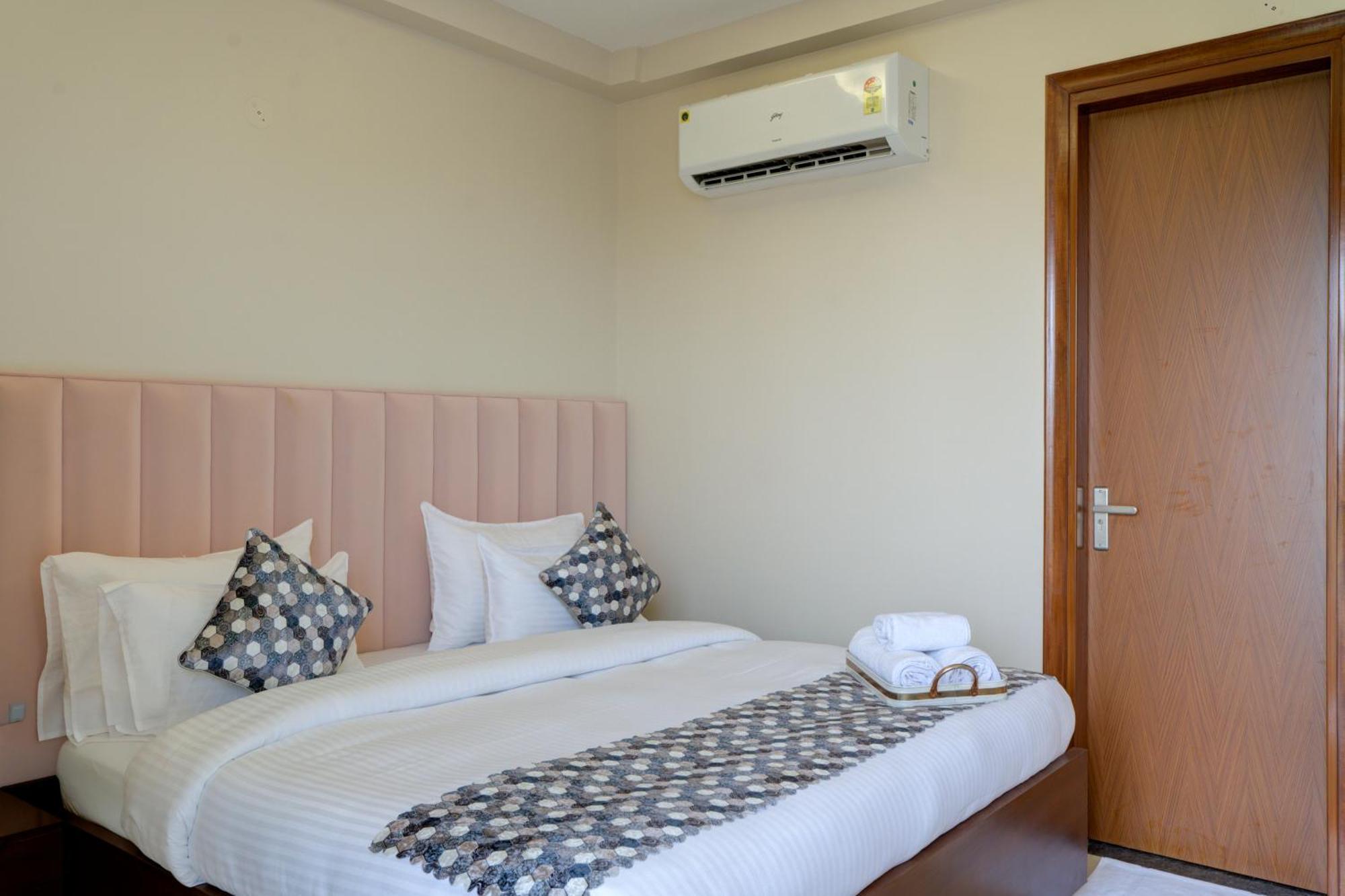 The Lodgers 1 Bhk Serviced Near Artemis Hospital Sector 52 *