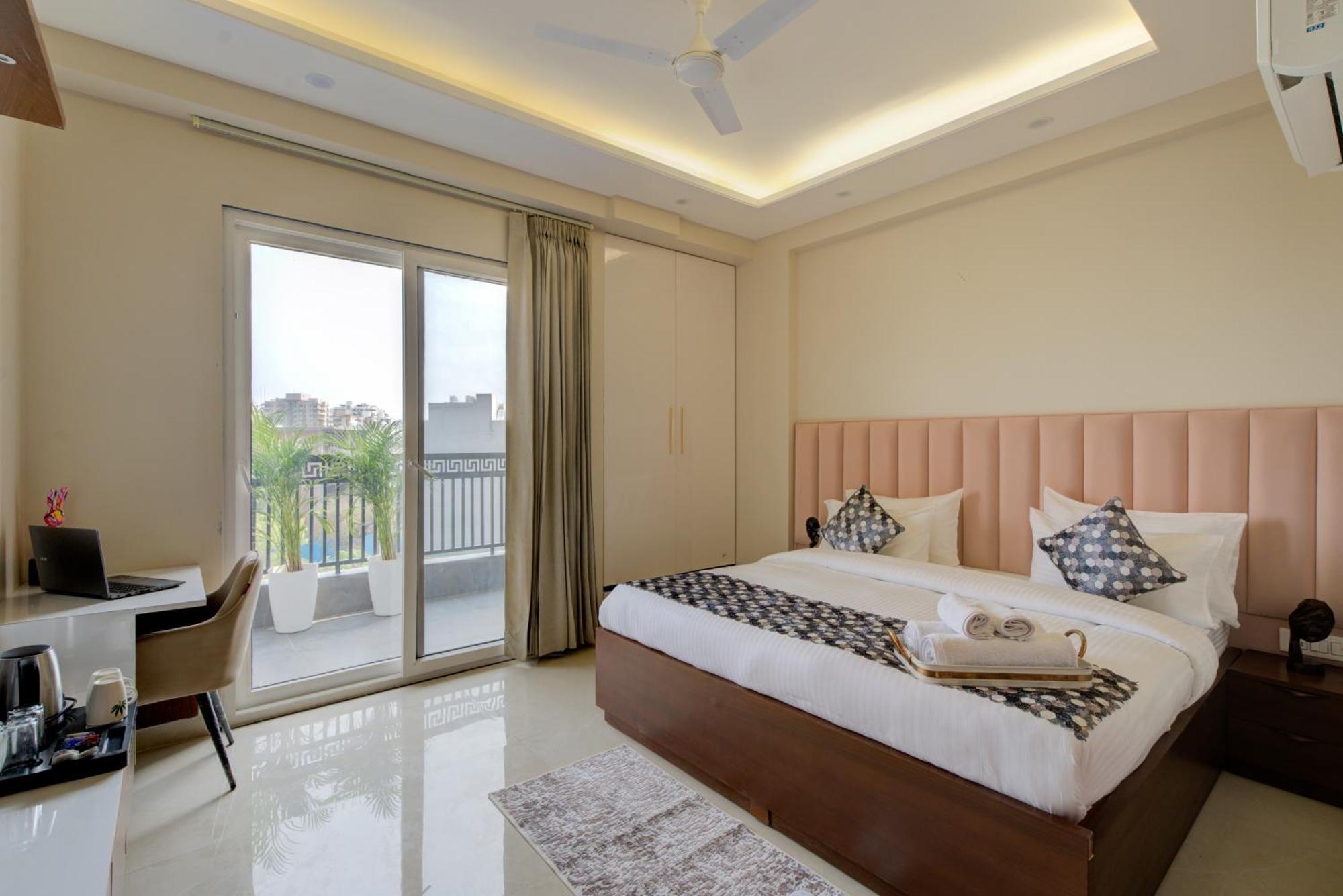 The Lodgers 1 Bhk Serviced Near Artemis Hospital Sector 52 * Gurgaon