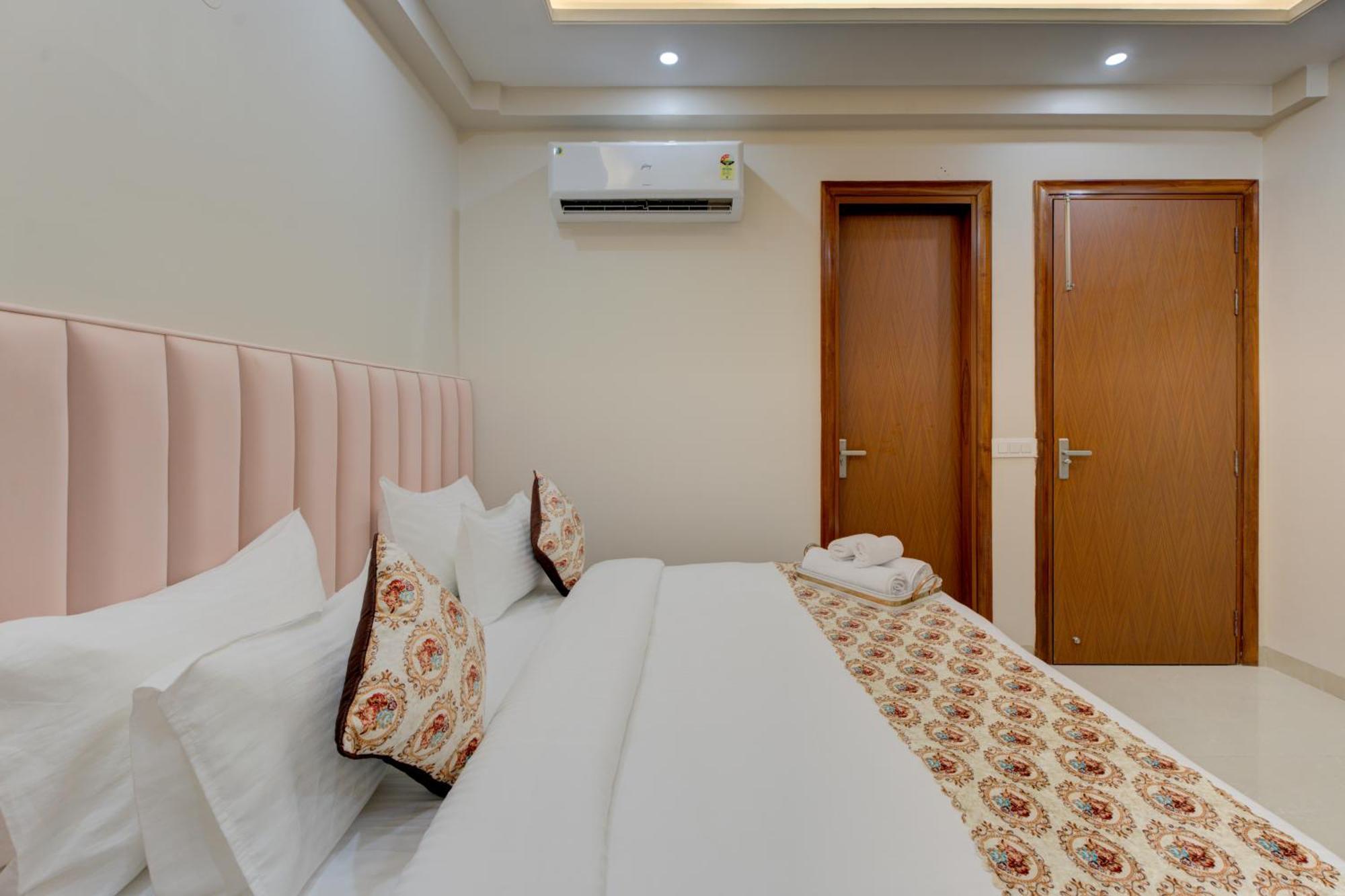 The Lodgers 1 Bhk Serviced Near Artemis Hospital Sector 52 * Gurgaon