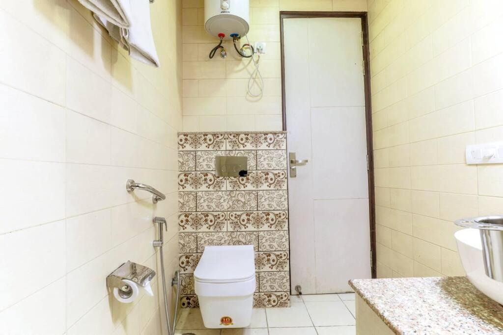 Parfait Street Retreat 2bhk Paras Fortis Balcony *