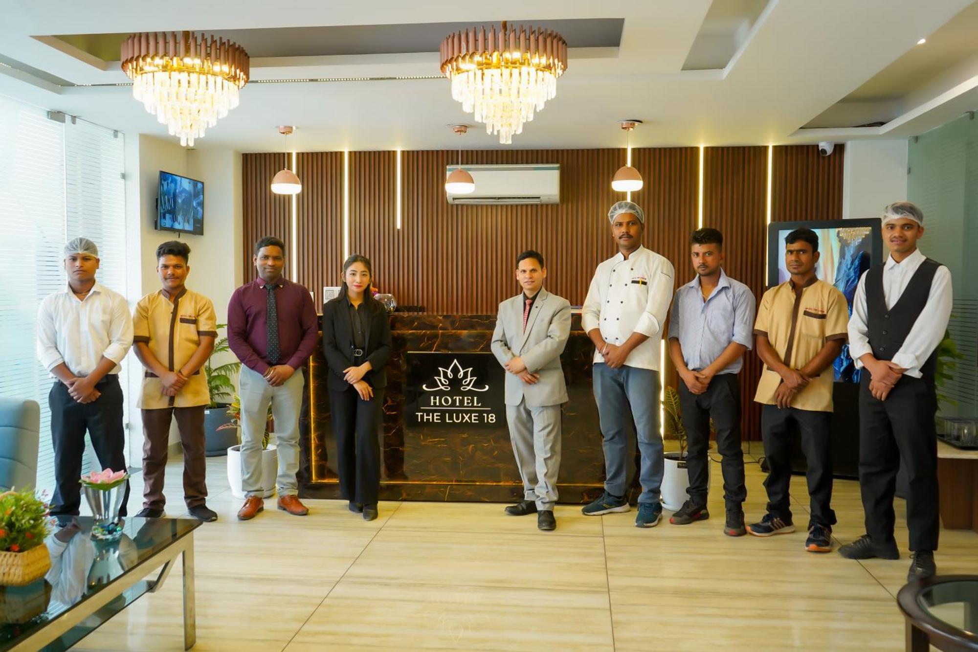 The Luxe 18 - Golf Course Road Hotel