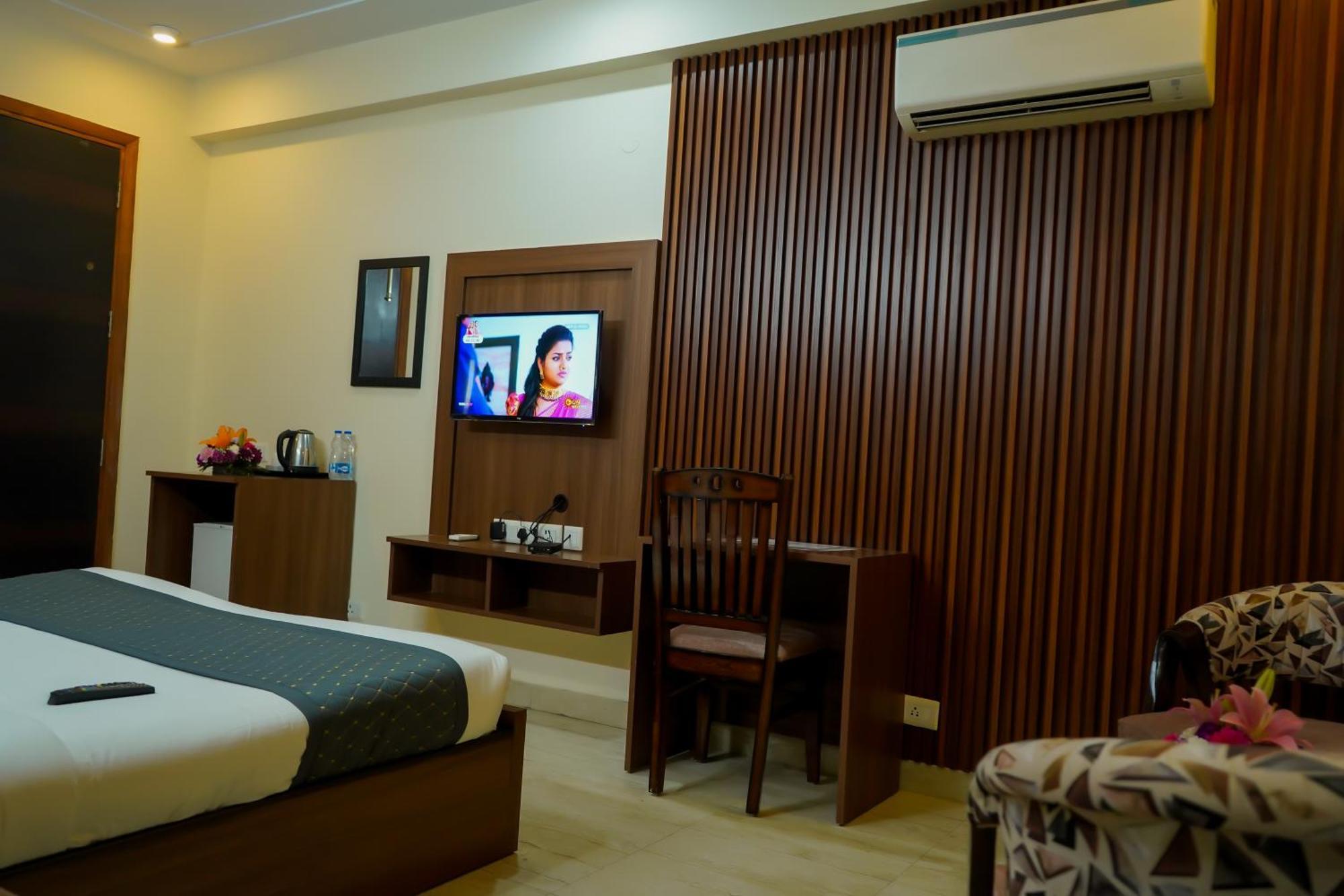 The Luxe 18 - Golf Course Road Hotel 3*