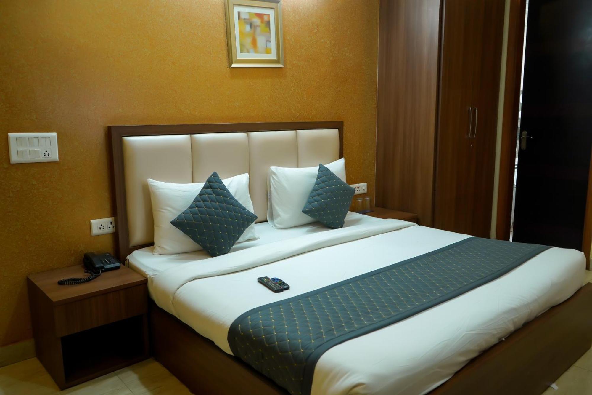 The Luxe 18 - Golf Course Road Hotel Gurgaon