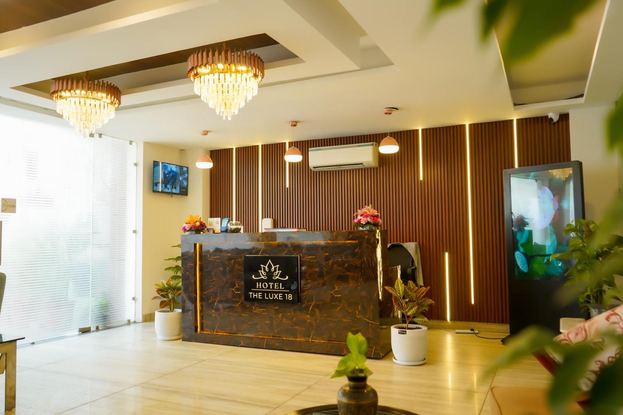 The Luxe 18 - Golf Course Road Hotel