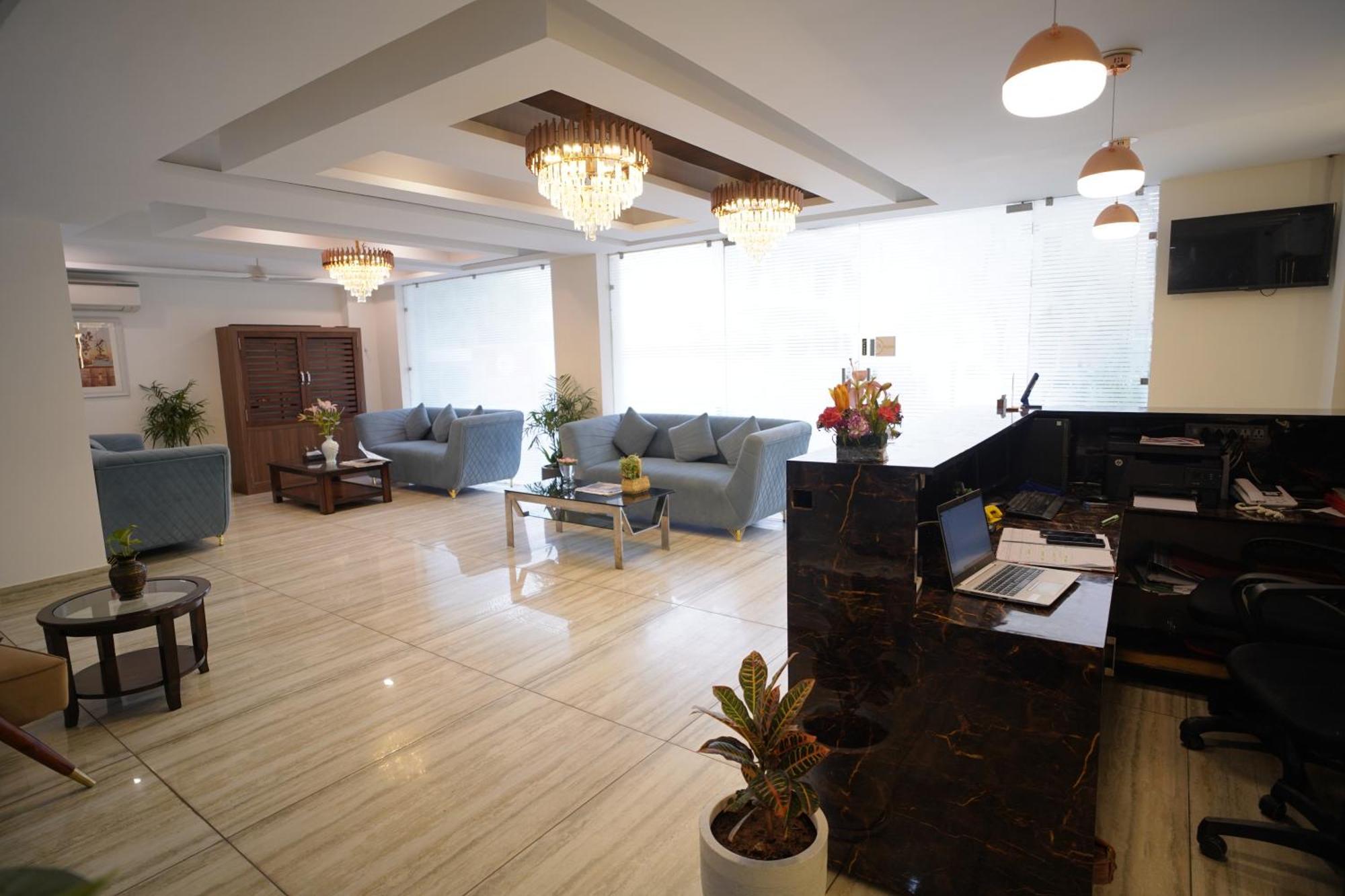 The Luxe 18 - Golf Course Road