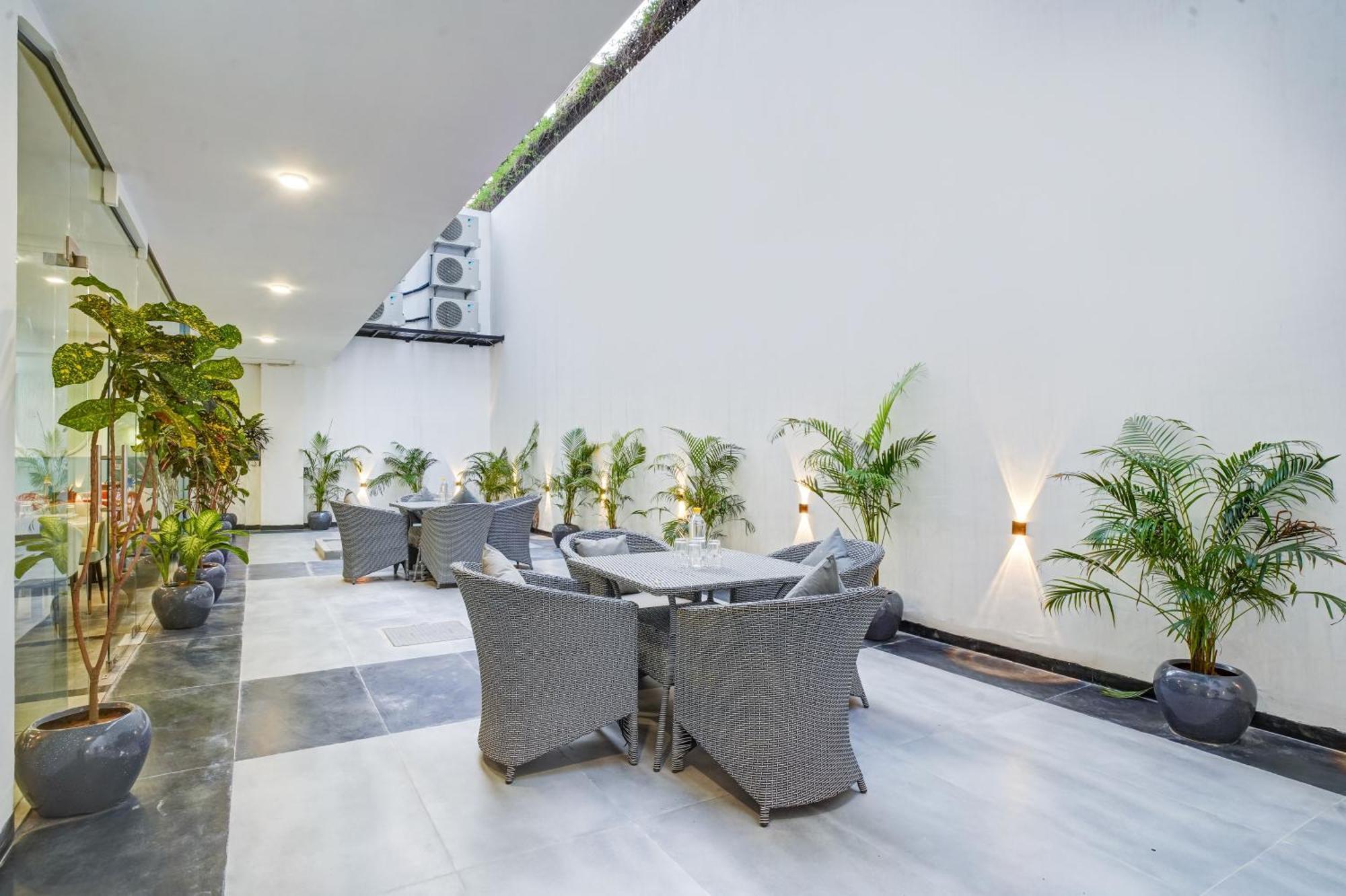 Saltstayz Premier - Arjun Marg Hotel 3*