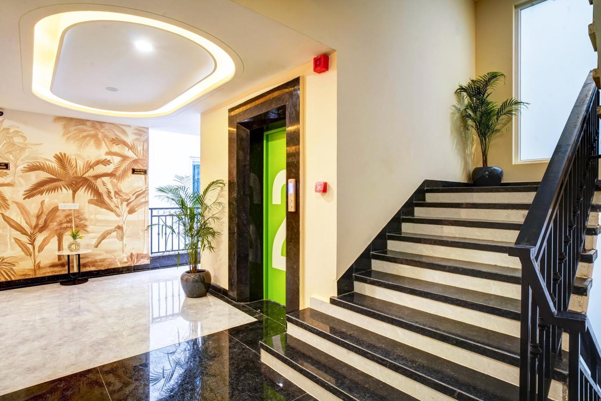 Hotel Saltstayz Premier - Arjun Marg Gurgaon