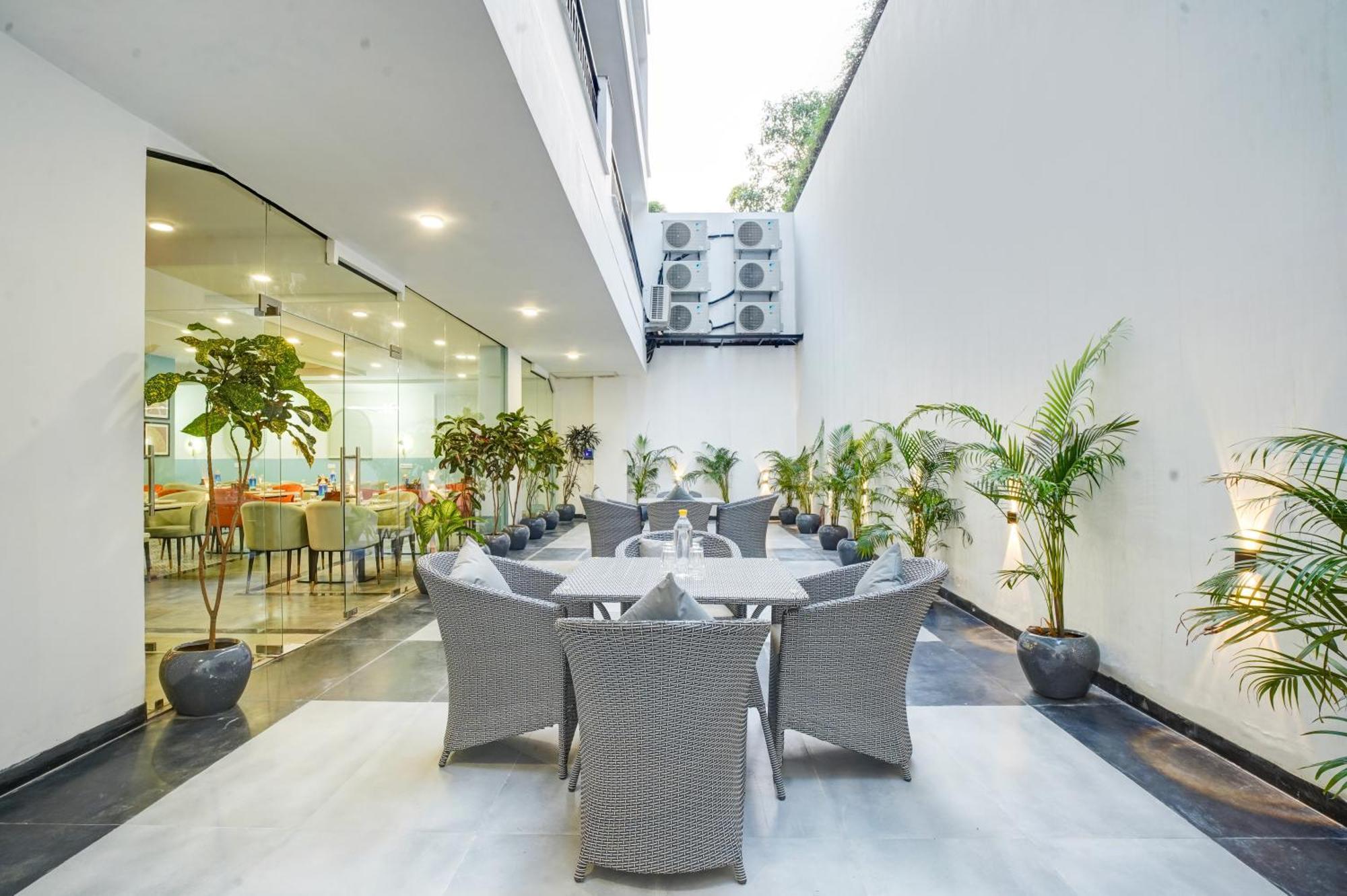 Hotel Saltstayz Premier - Arjun Marg